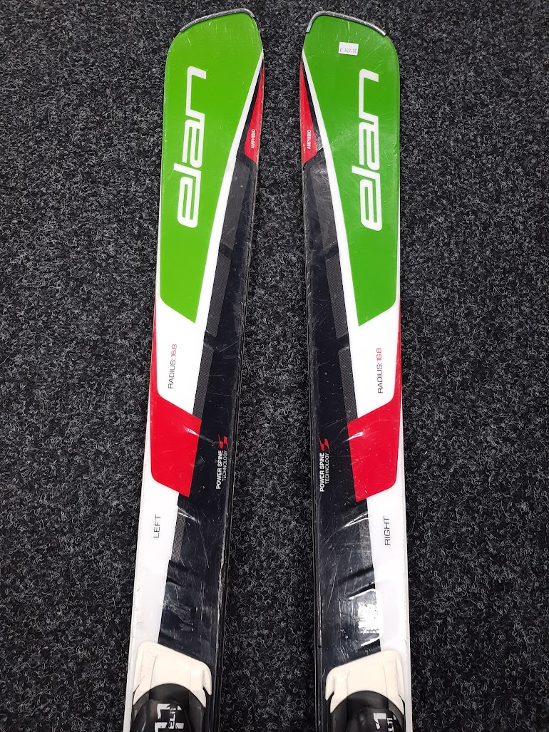 Angetriebener Ski Elan Race GSX