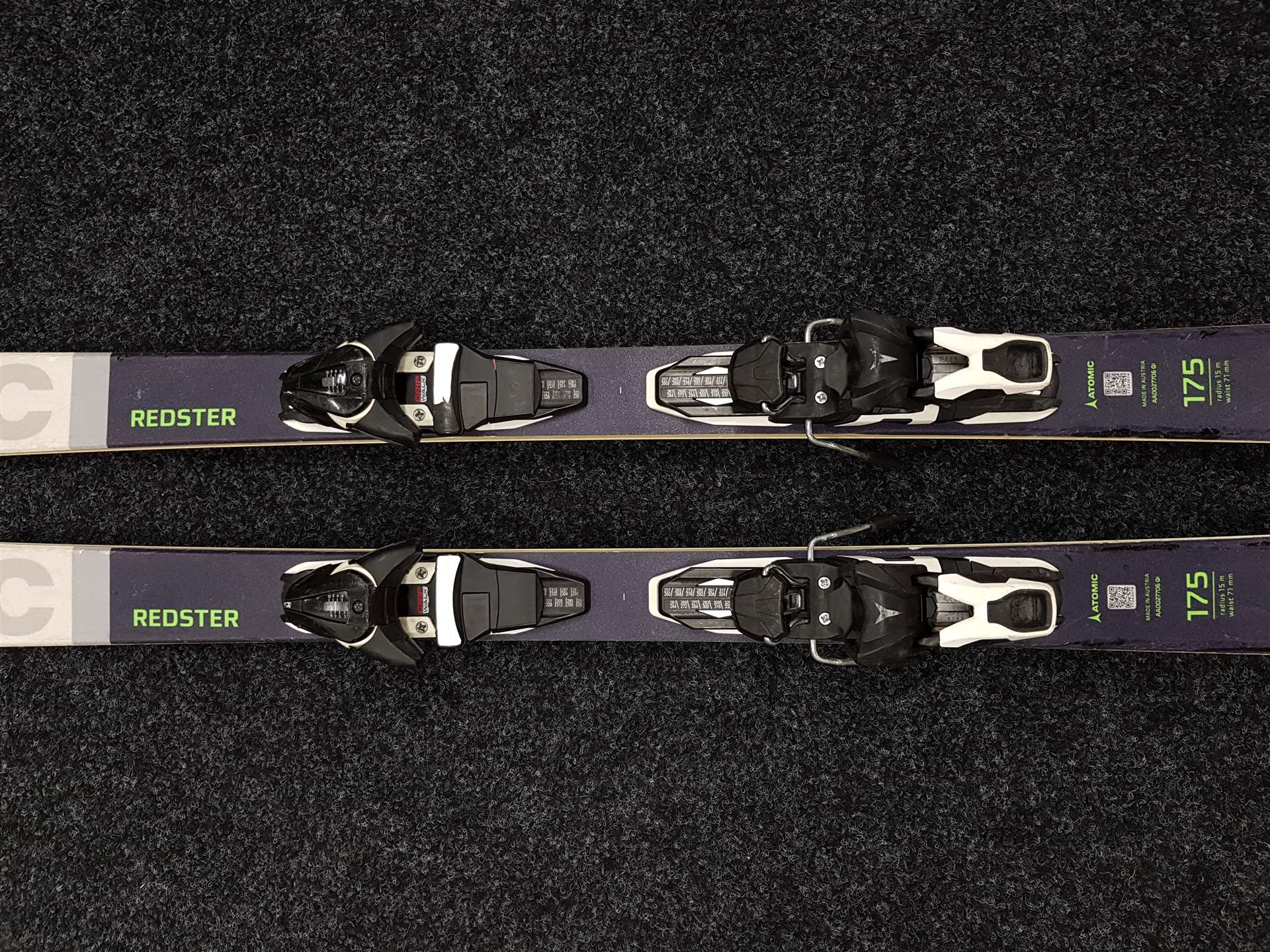 Použité lyže ATOMIC Redster XS + viazanie Atomic10