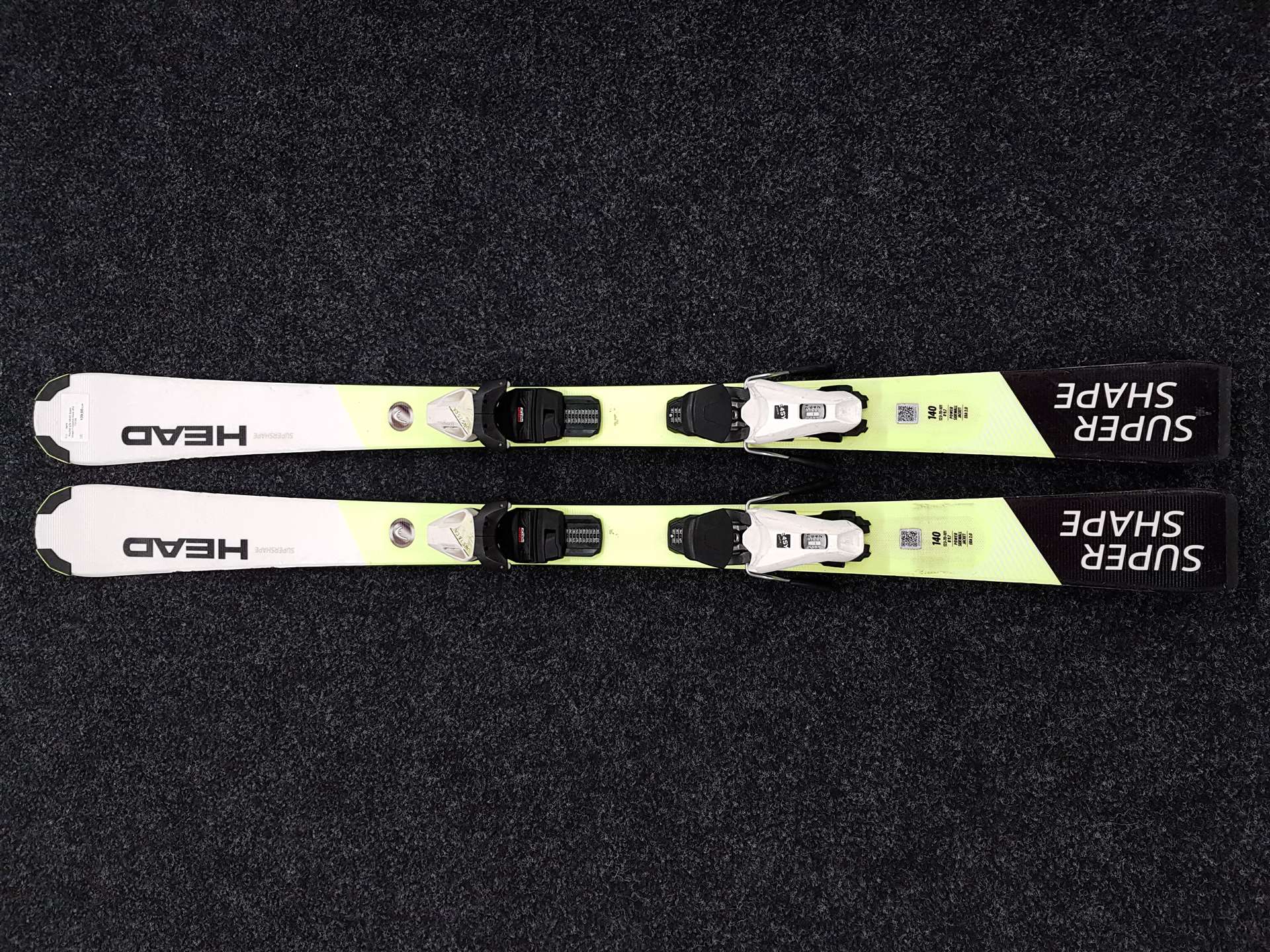 Použité lyže HEAD Super Shape + viazanie Head JRS 7,5 CA