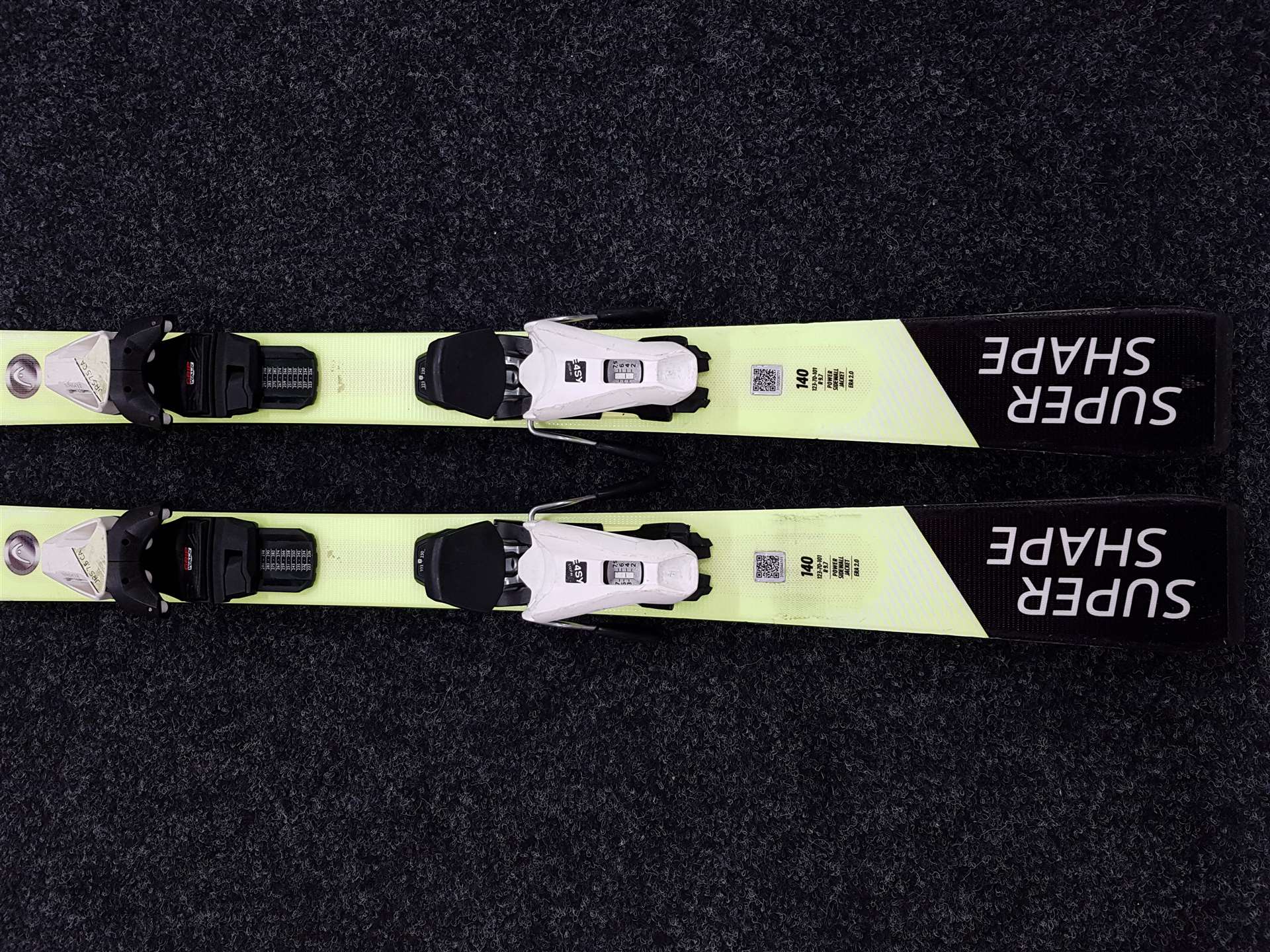 Použité lyže HEAD Super Shape + viazanie Head JRS 7,5 CA