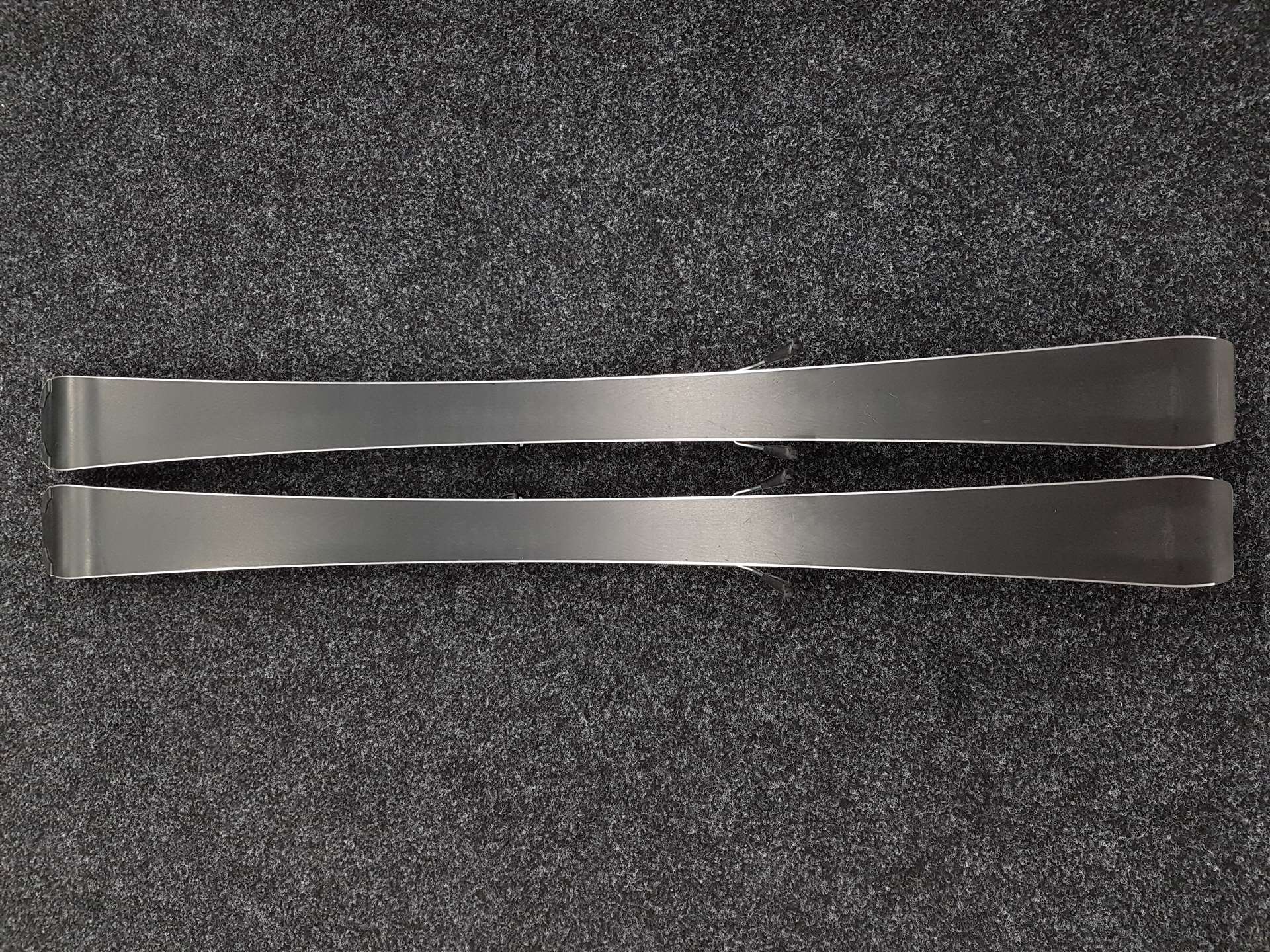 Použité lyže HEAD Super Shape + viazanie Head JRS 7,5 CA