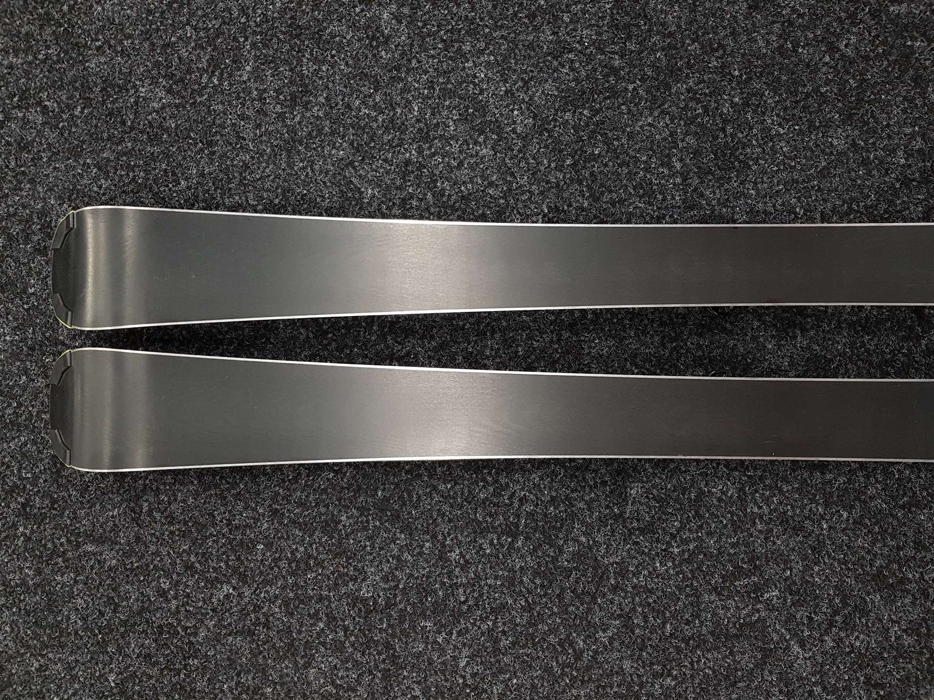 Použité lyže HEAD Super Shape + viazanie Head JRS 7,5 CA
