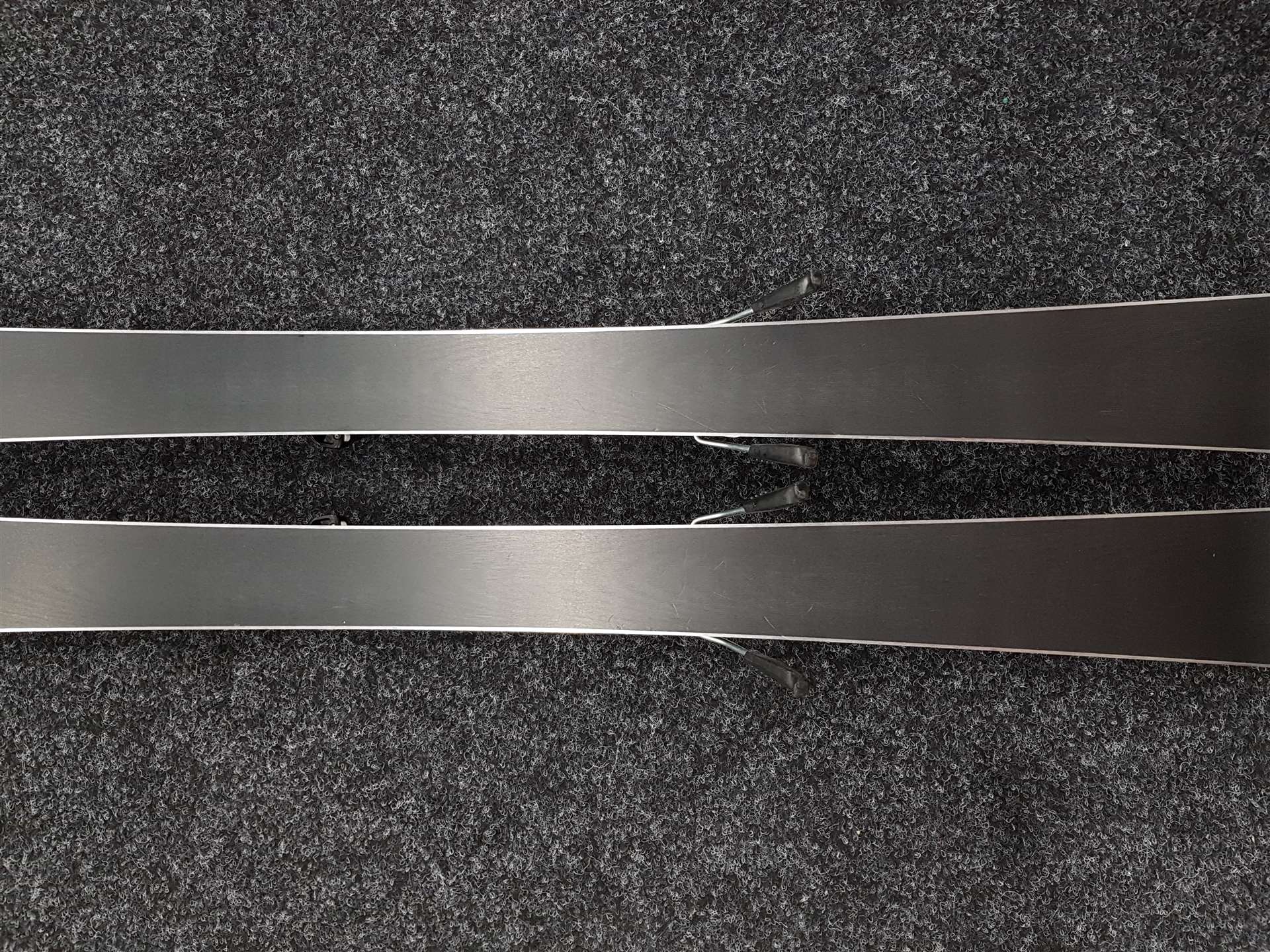 Použité lyže HEAD Super Shape + viazanie Head JRS 7,5 CA