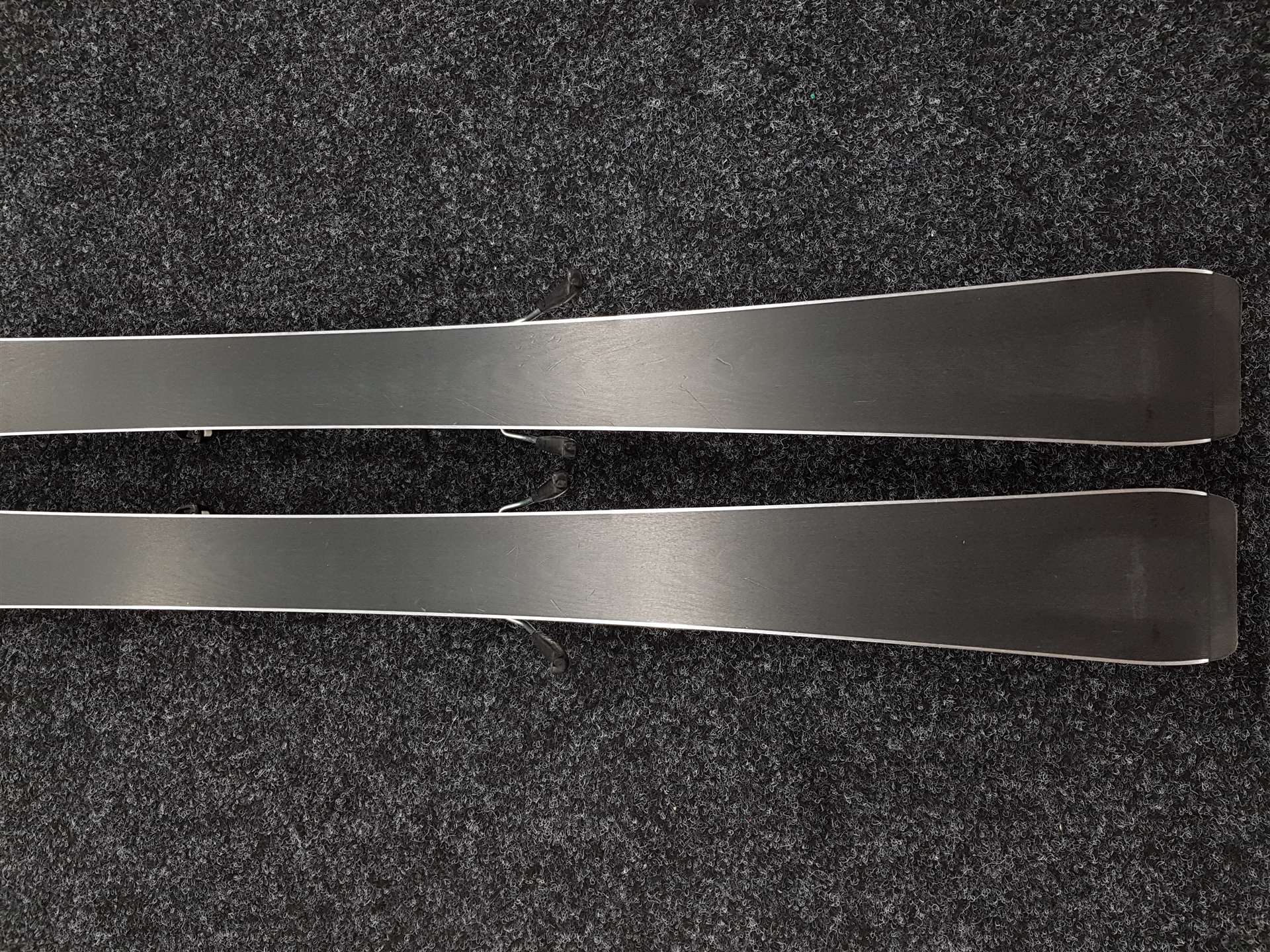 Použité lyže HEAD Super Shape + viazanie Head JRS 7,5 CA