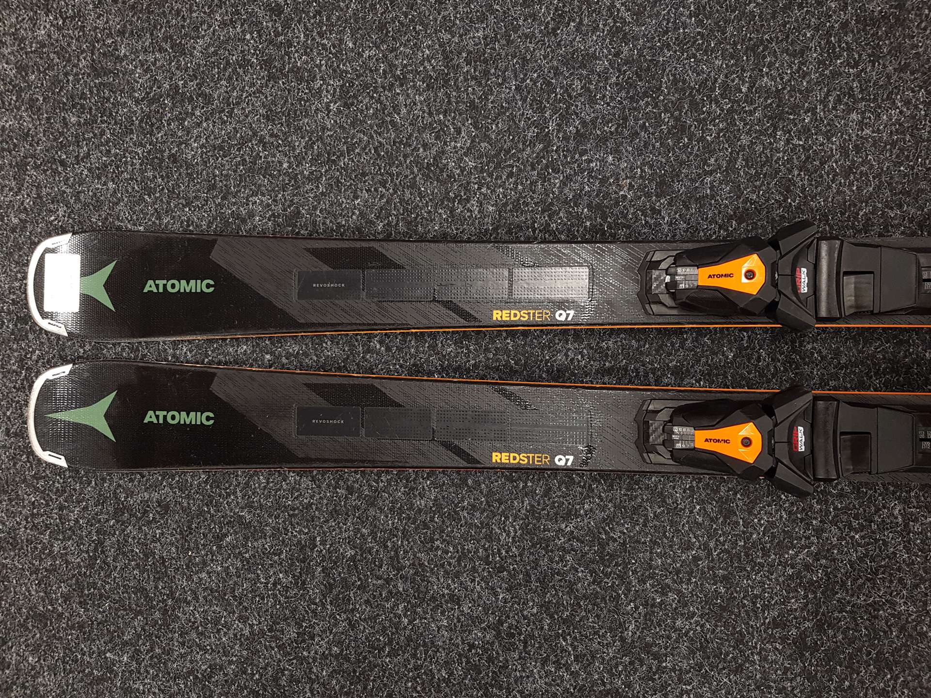 Použité lyže ATOMIC Redster Q7 + viazanie Atomic MI 12