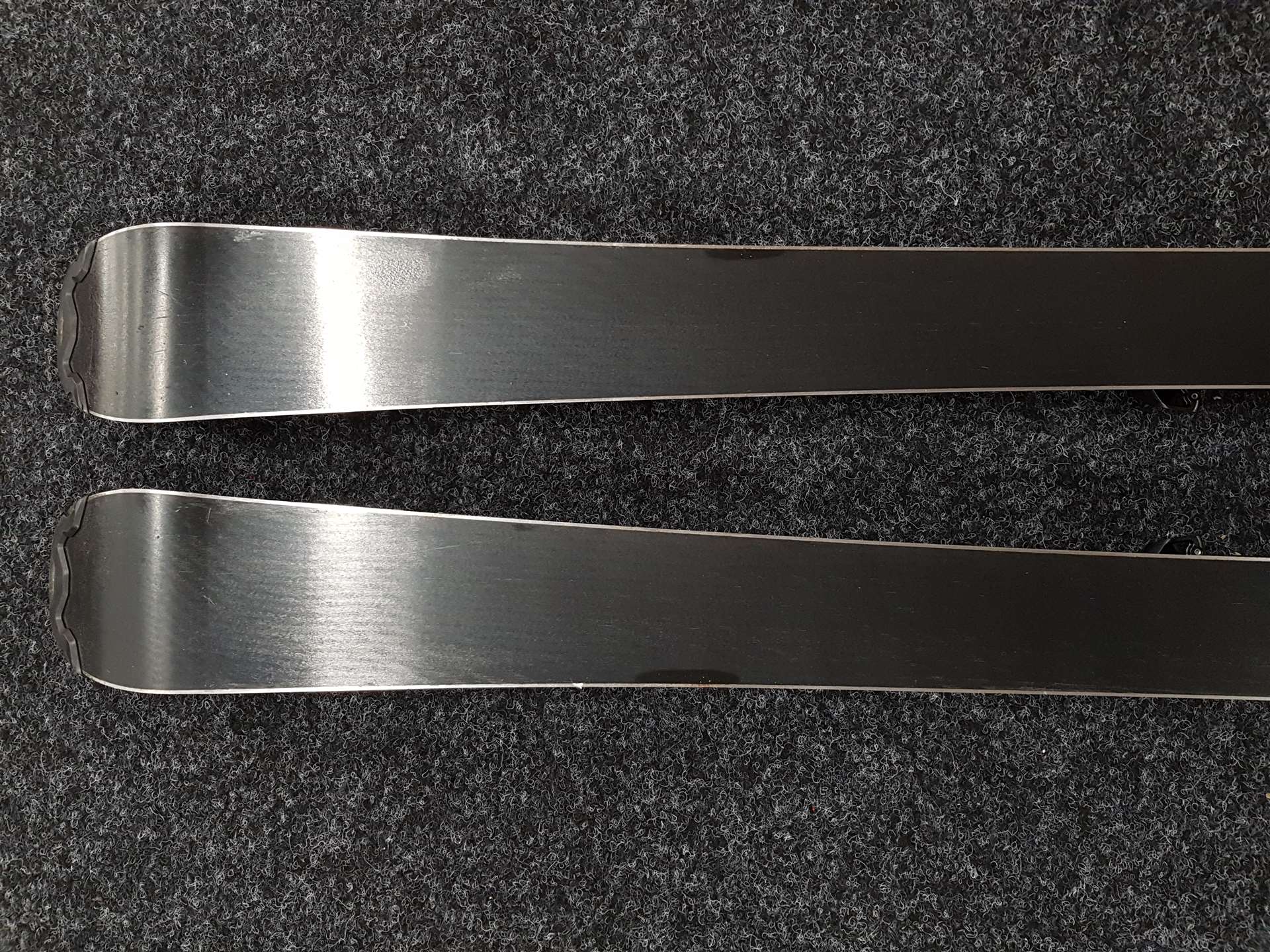 Použité lyže HEAD Super Shape  + viazanie Head SLR 7.5