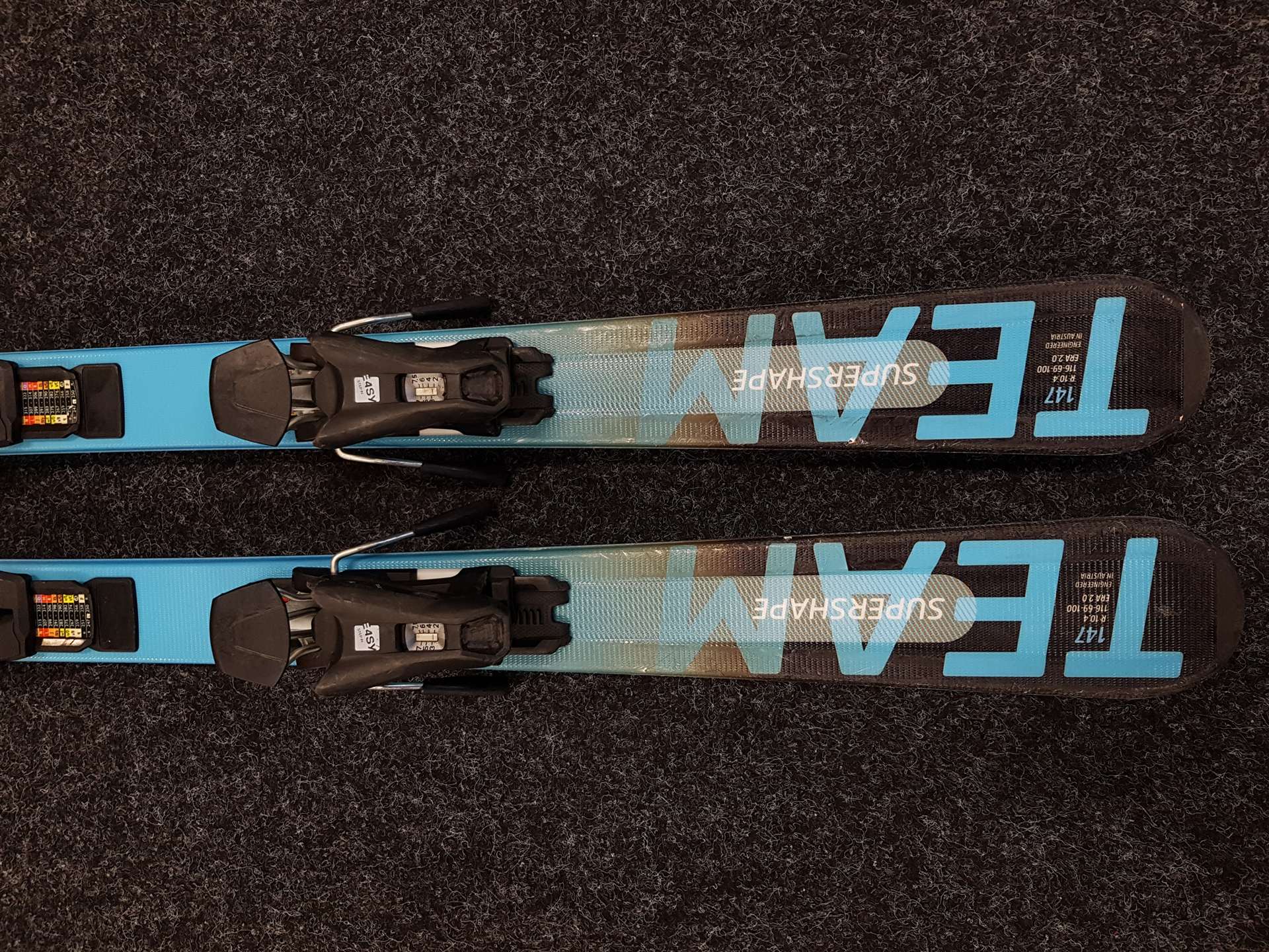 Použité lyže HEAD SUPERSHAPE + viazanie Tyrolia JRS 7.5 CA