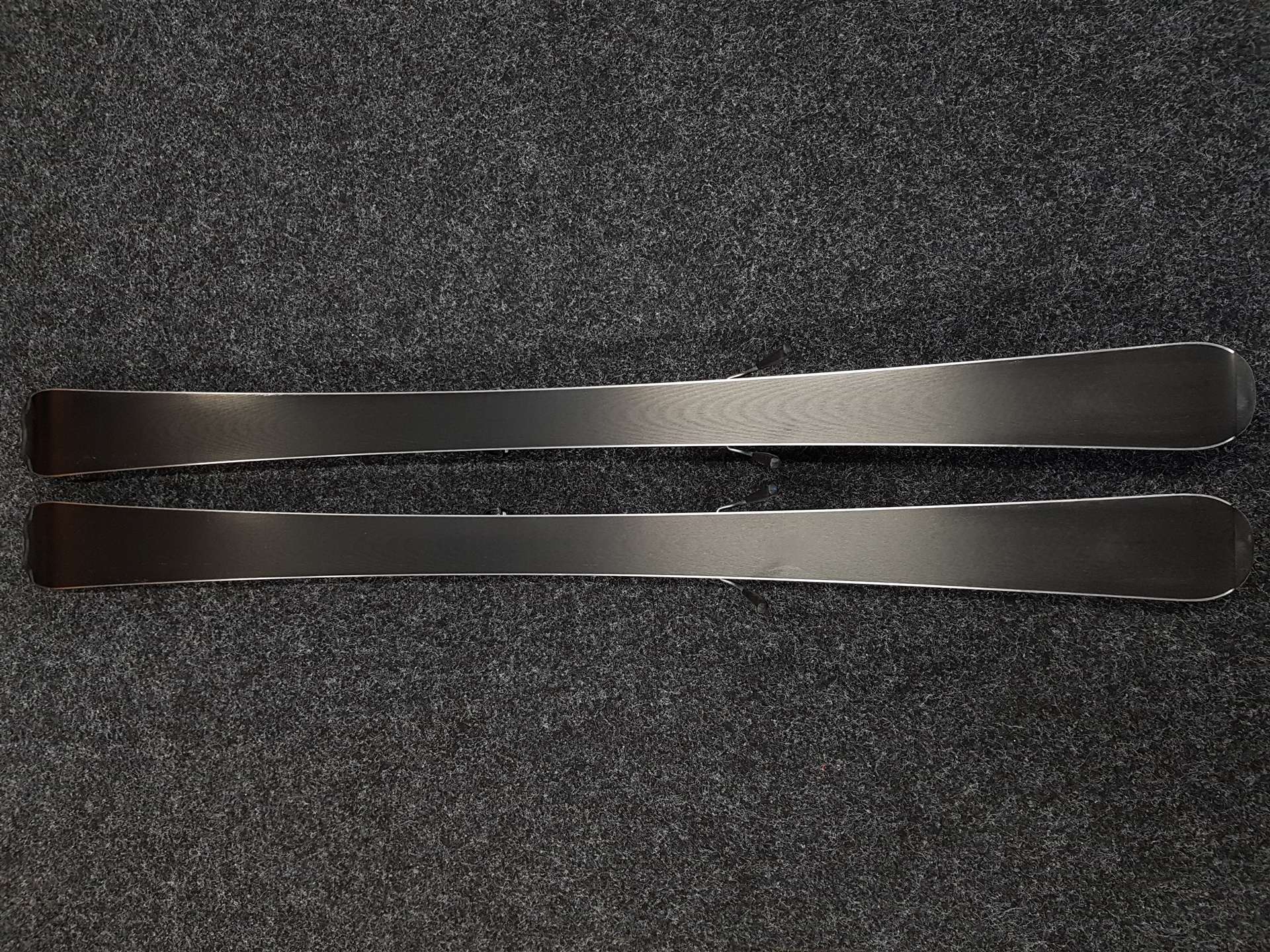 Použité lyže HEAD SUPERSHAPE + viazanie Tyrolia JRS 7.5 CA