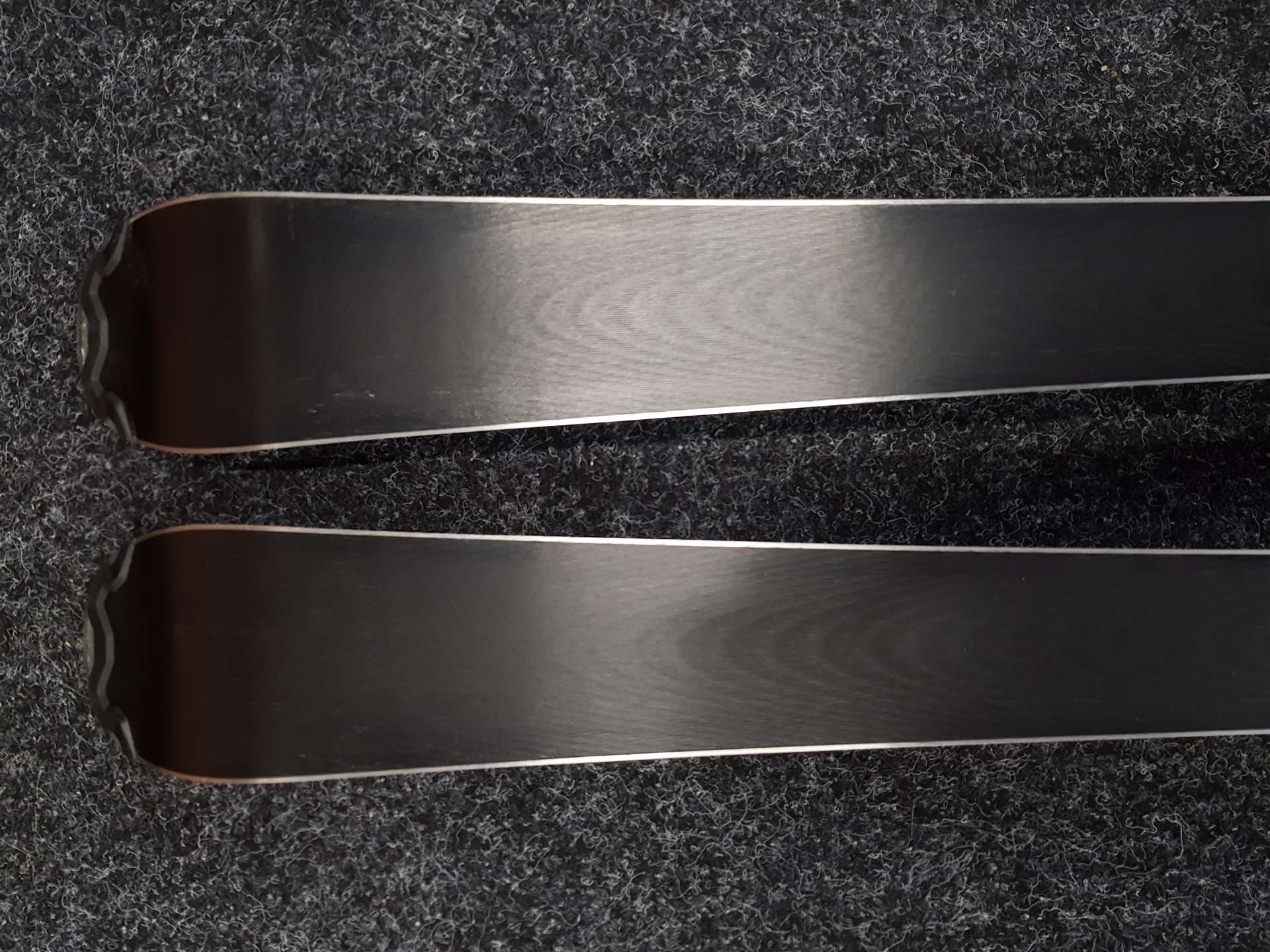 Použité lyže HEAD SUPERSHAPE + viazanie Tyrolia JRS 7.5 CA