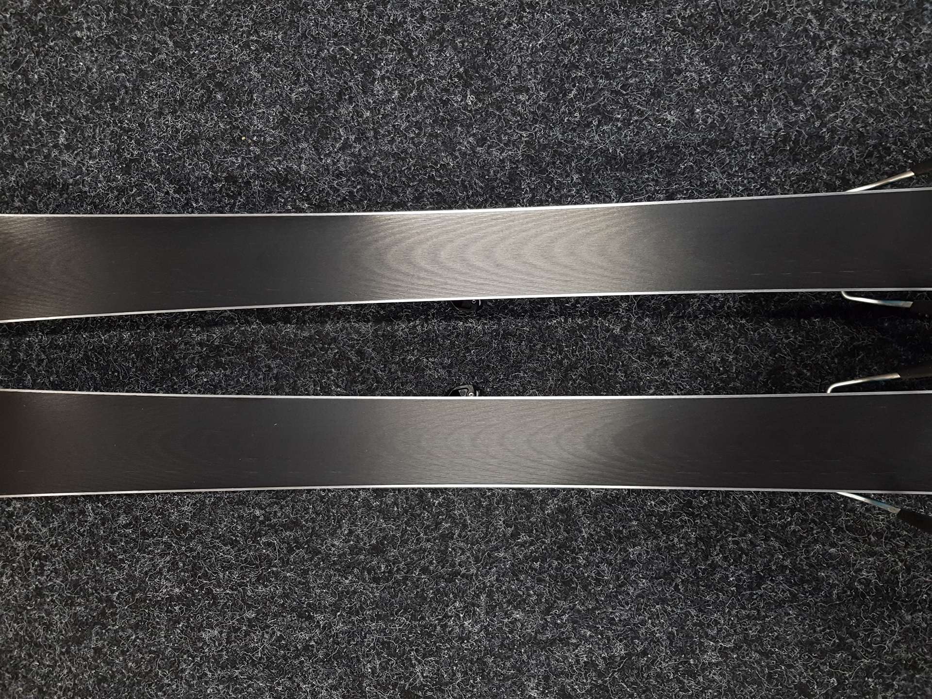 Použité lyže HEAD SUPERSHAPE + viazanie Tyrolia JRS 7.5 CA