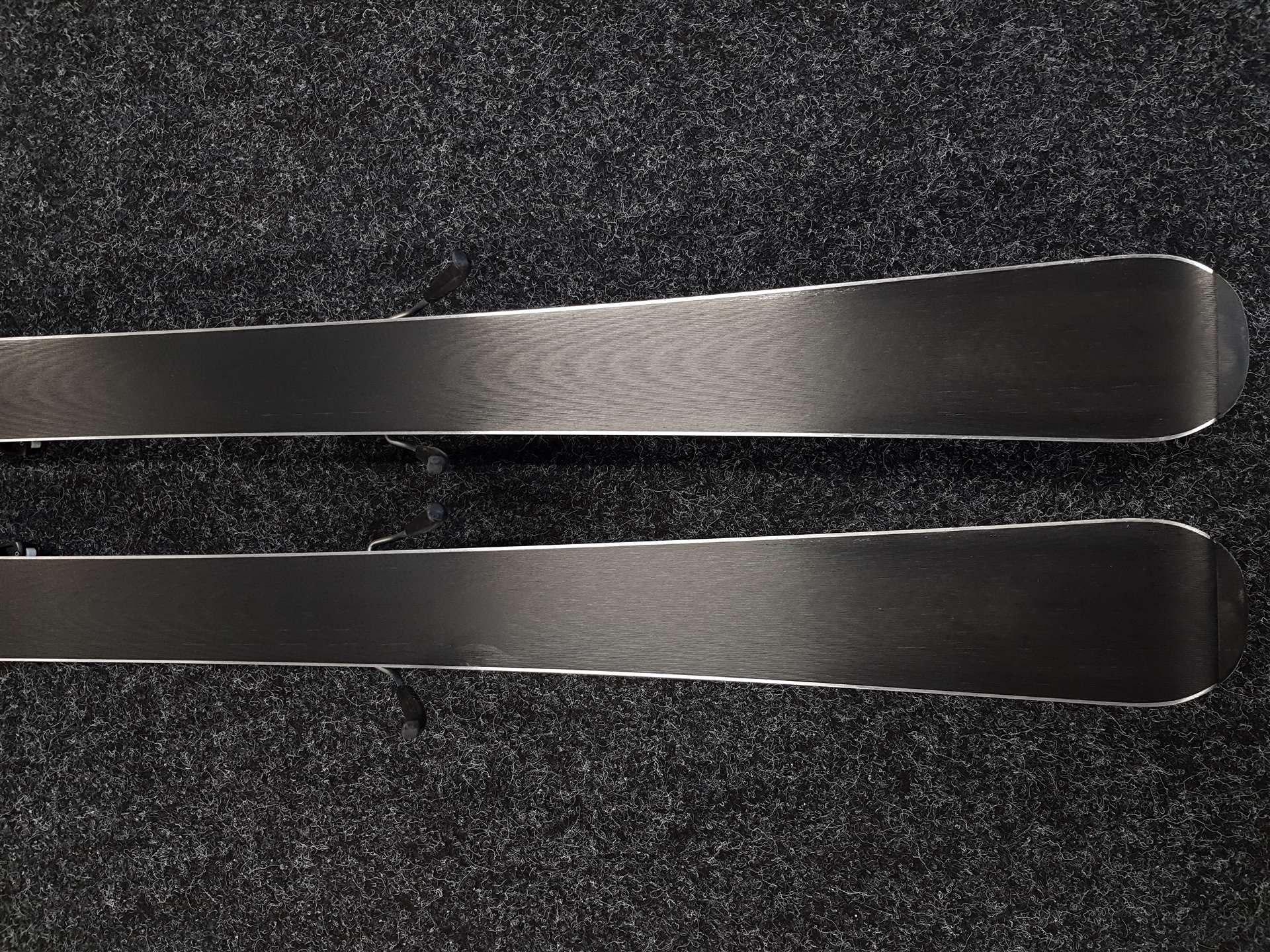 Použité lyže HEAD SUPERSHAPE + viazanie Tyrolia JRS 7.5 CA