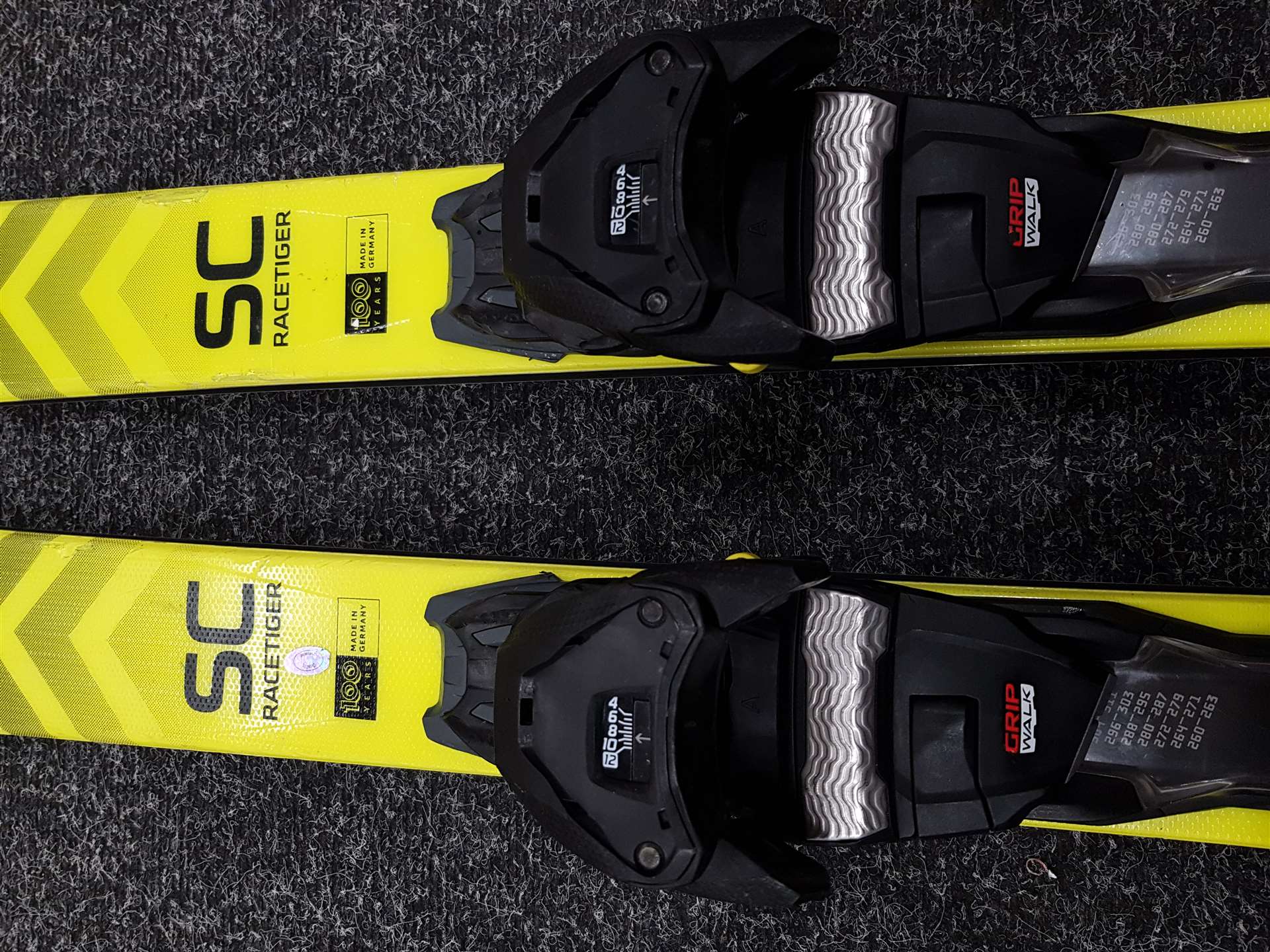 Použité lyže Volkl Racetiger SC