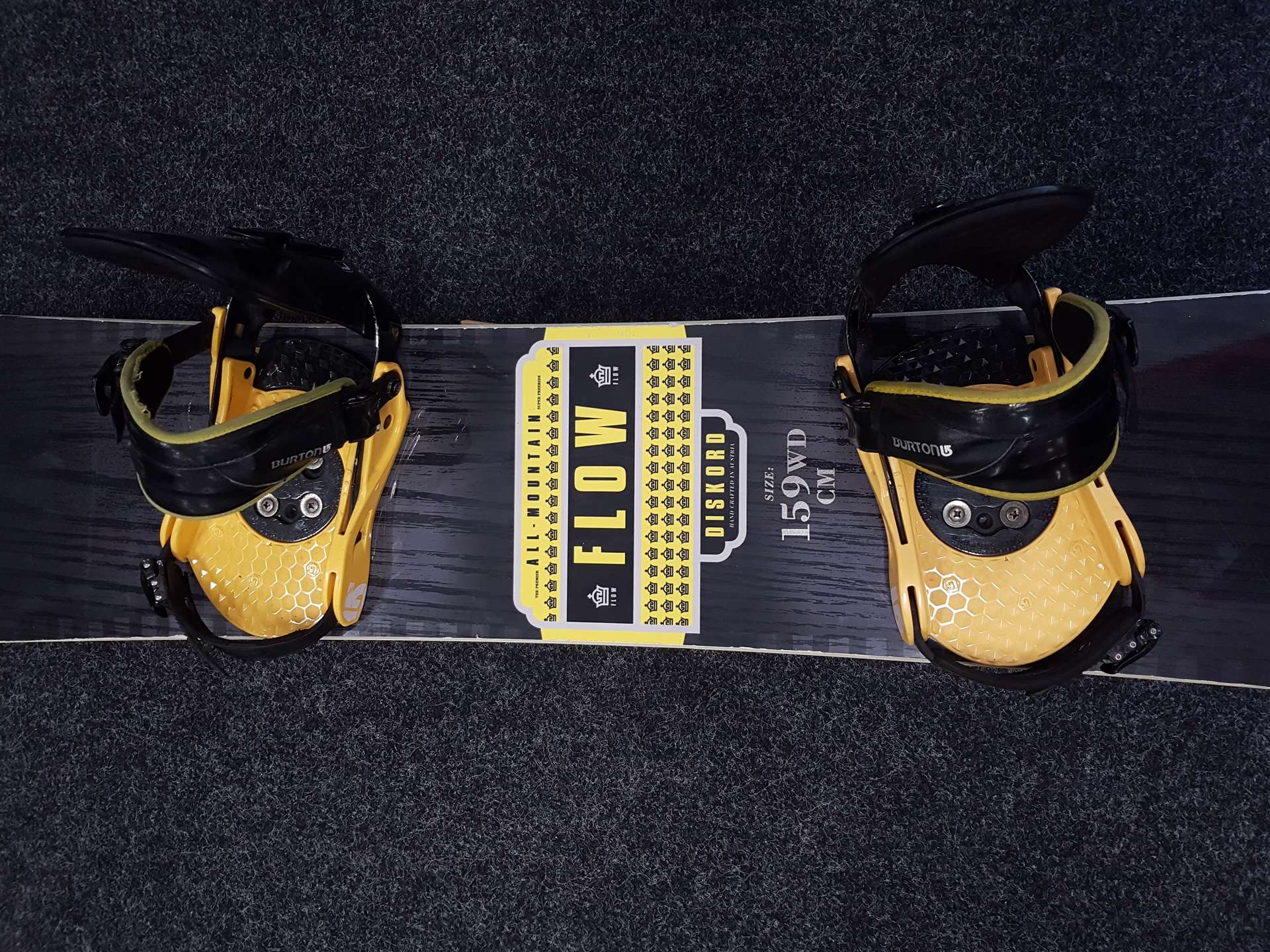 Gebrauchtes Flow Snowboard + Burton Bindungen Größe L