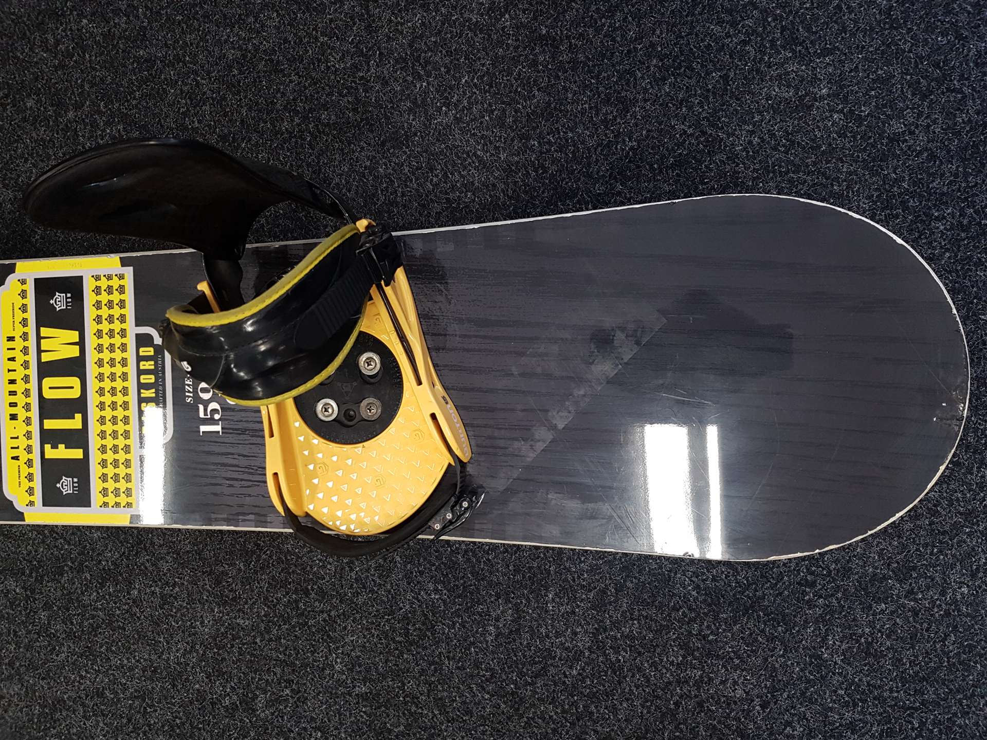 Gebrauchtes Flow Snowboard + Burton Bindungen Größe L