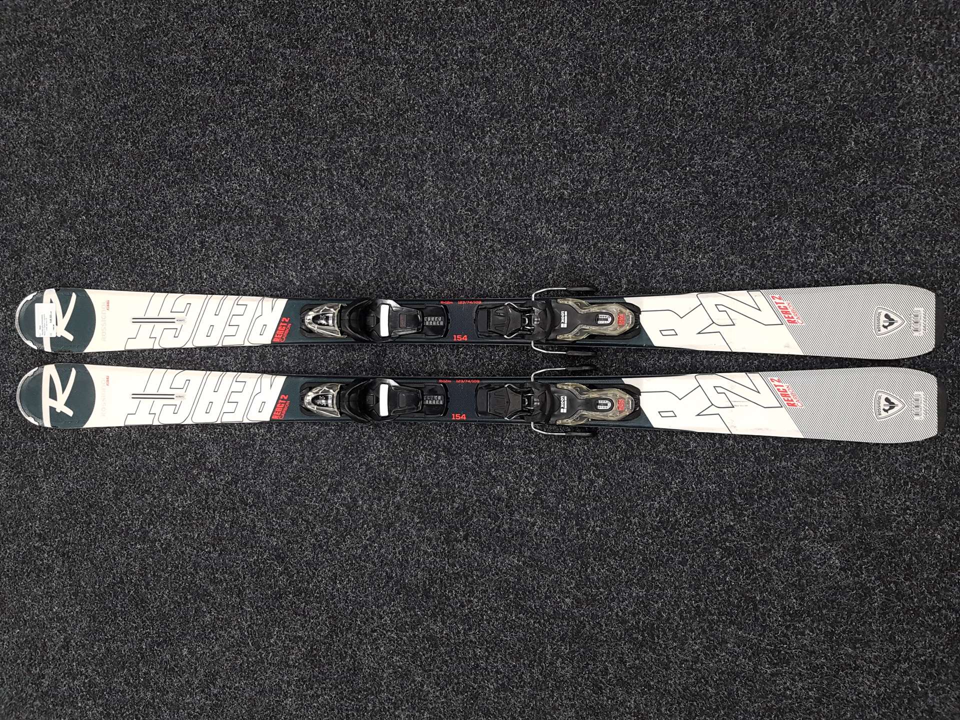 Použité lyže ROSSIGNOL React 2 Carbon + viazanie Look Xpress 10