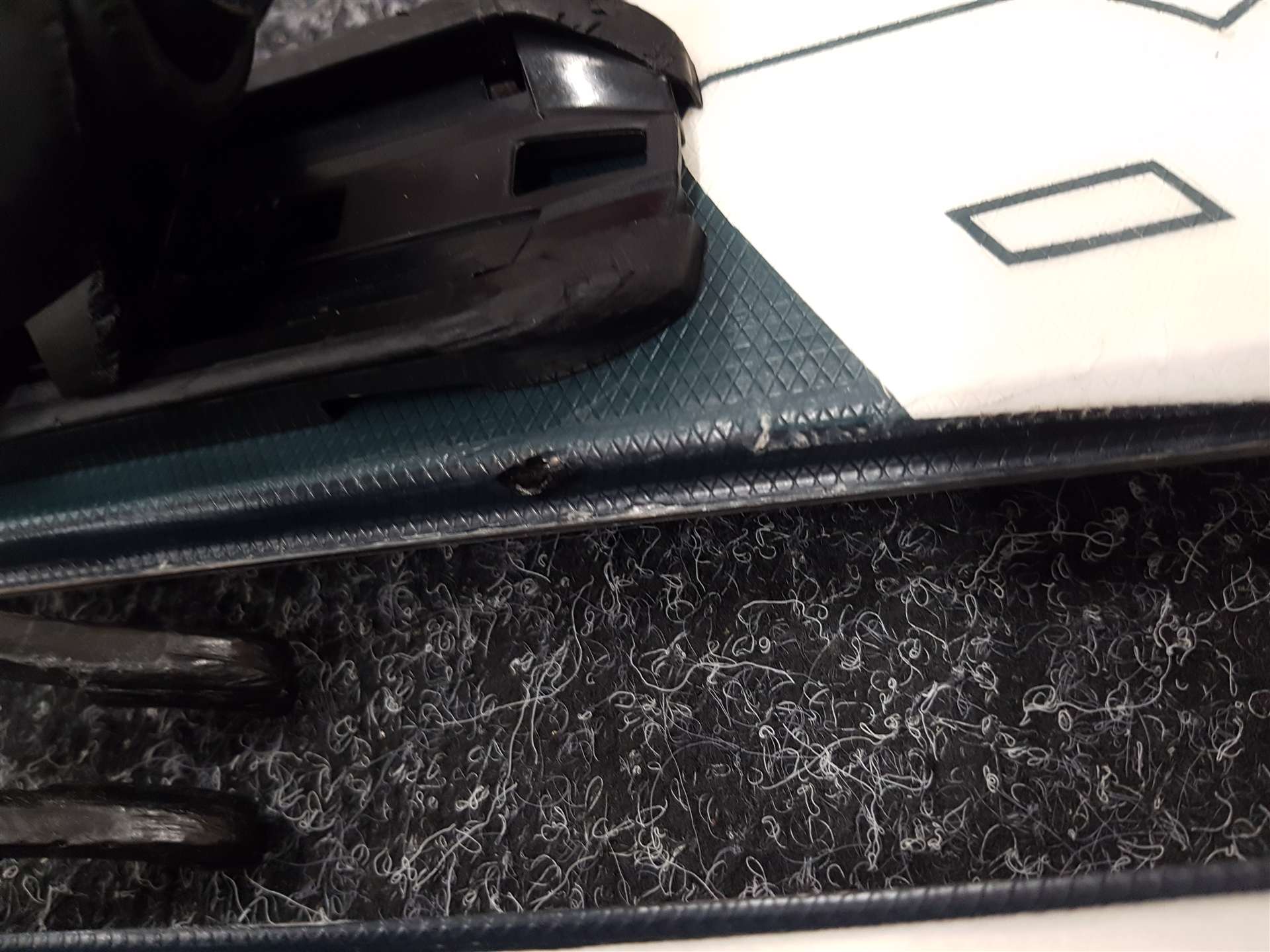 Použité lyže ROSSIGNOL React 2 Carbon + viazanie Look Xpress 10