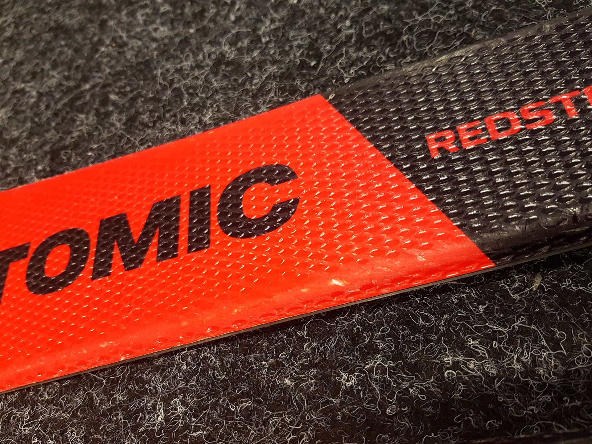 Použité detské lyže ATOMIC Redster J2 + viazanie Atomic C5 4.5