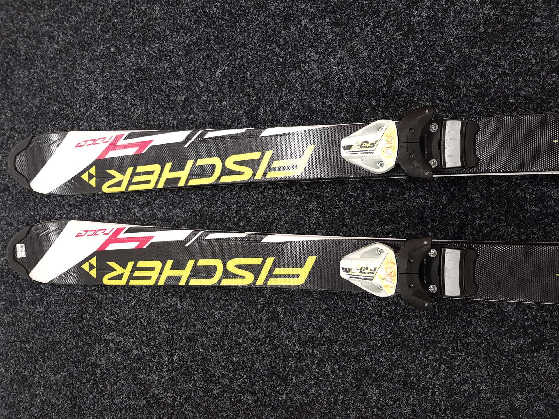 Použité lyže FISCHER Race 4  + viazanie Fischer FJ - 7