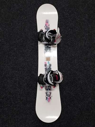 Použitý snowboard DC Biddy 140 + viazanie Firefly veľkosť S