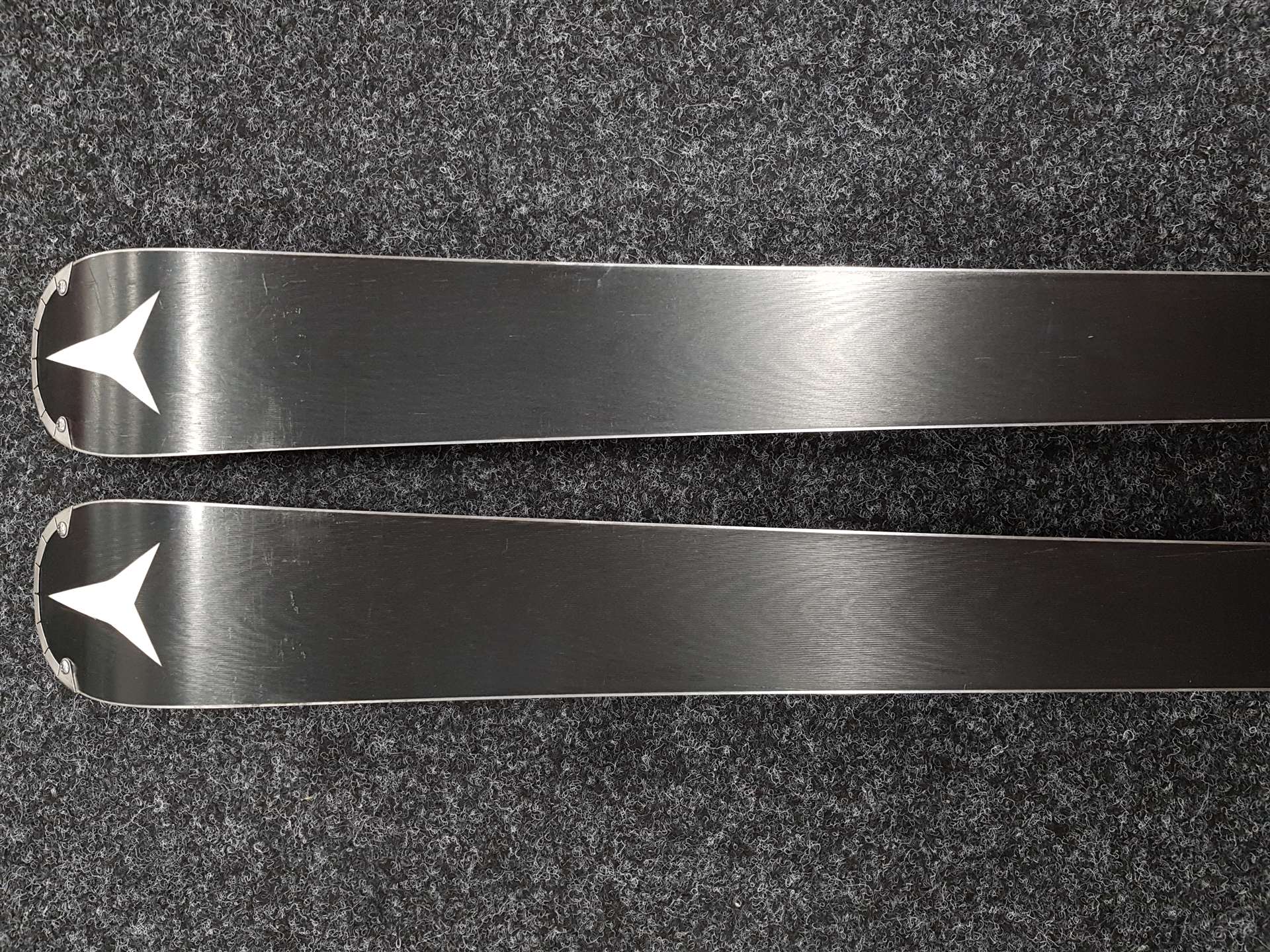 Použité lyže ATOMIC Redster X9 Ti + viazanie Atomic X 12 GW