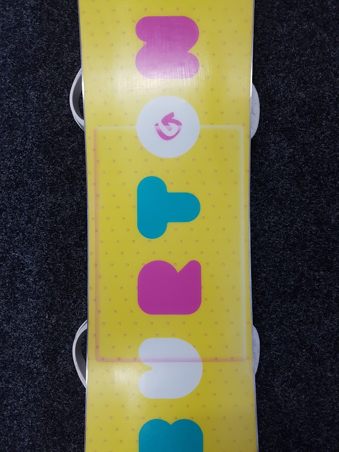 Gebrauchtes Burton Chicklet Snowboard + Burton Sillotto Bindungen Größe S