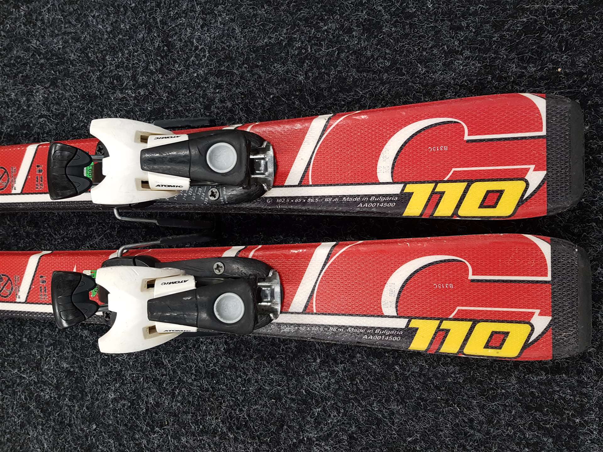 Použité detské lyže ATOMIC Race + viazanie Atomic 4.5