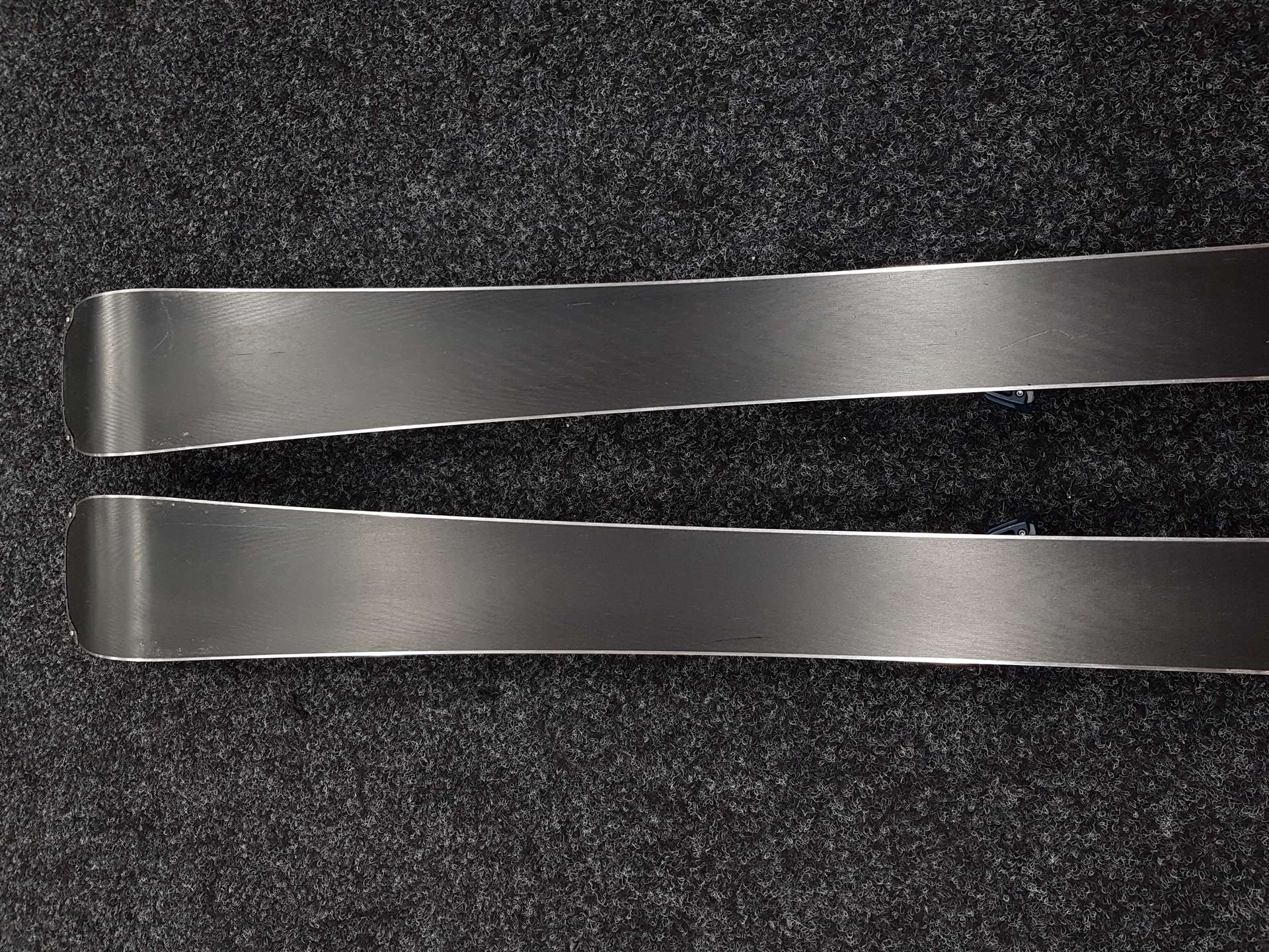 Použité lyže HEAD Shape V2 + viazanie Head PR11