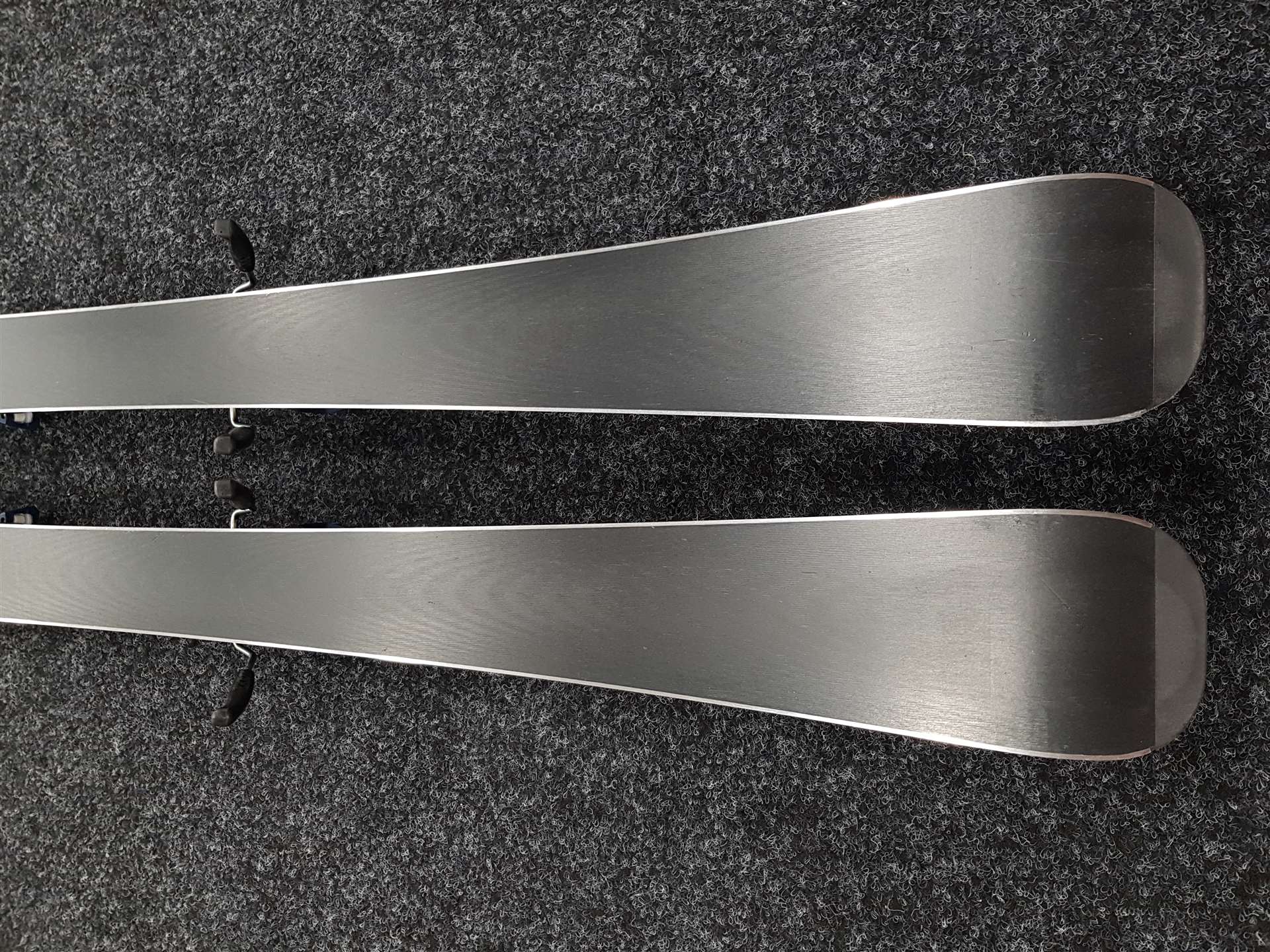 Použité lyže HEAD Shape V2 + viazanie Head PR11
