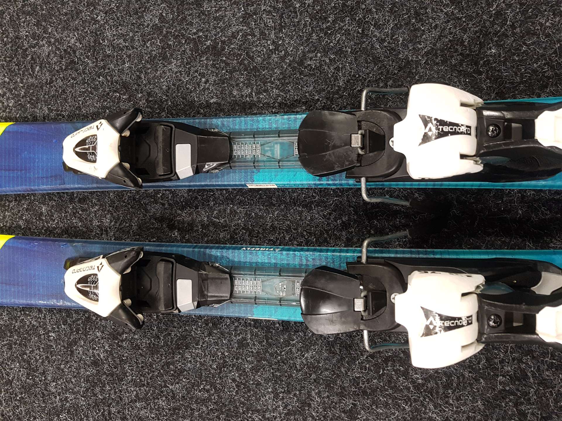 Použité freestyle lyže  FIREFLY Rocket + viazanie Tecnopro 7.5