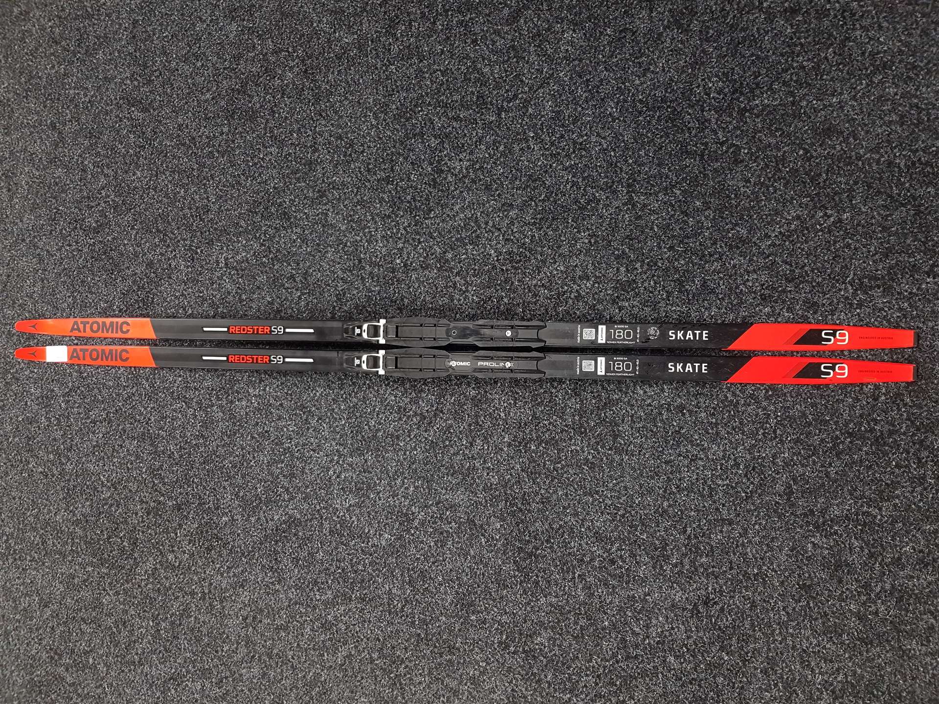 Použité bežecké lyže Atomic Redster S9 + NNN viazanie Salomon Prolink