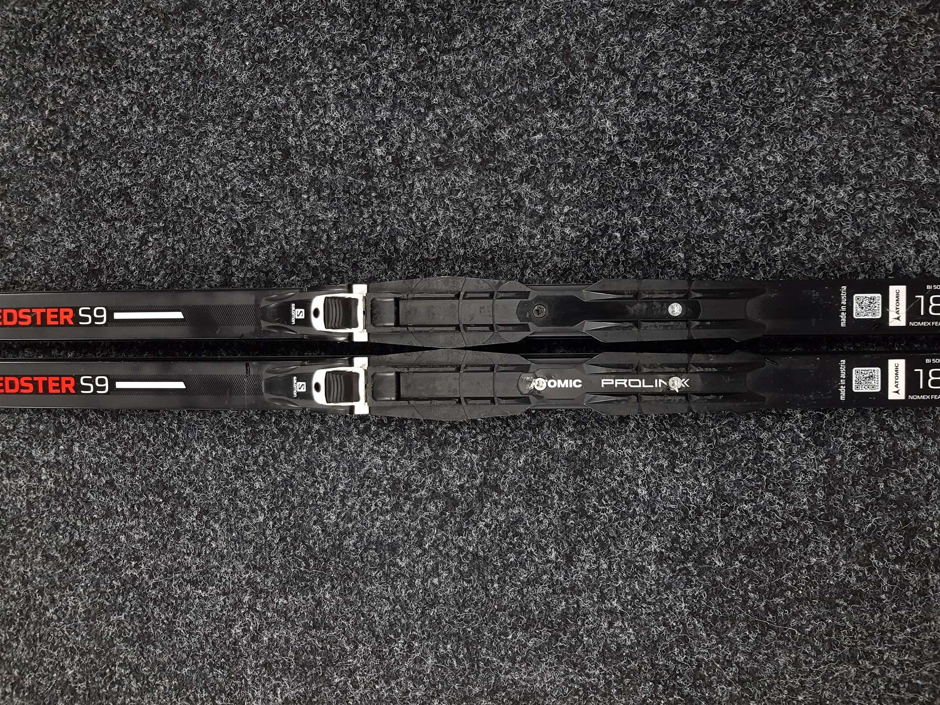 Použité bežecké lyže Atomic Redster S9 + NNN viazanie Salomon Prolink