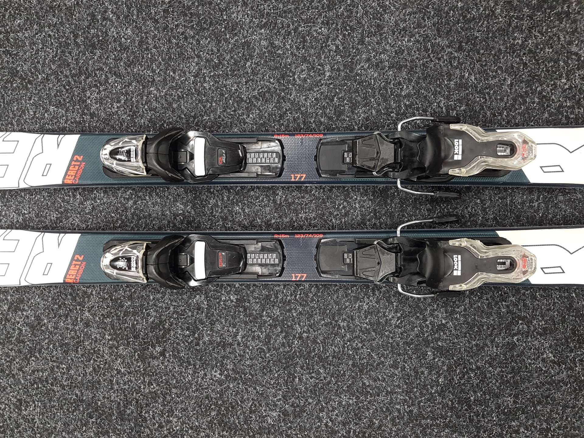 Použité lyže ROSSIGNOL React 2 Carbon + viazanie Look Xpress 10