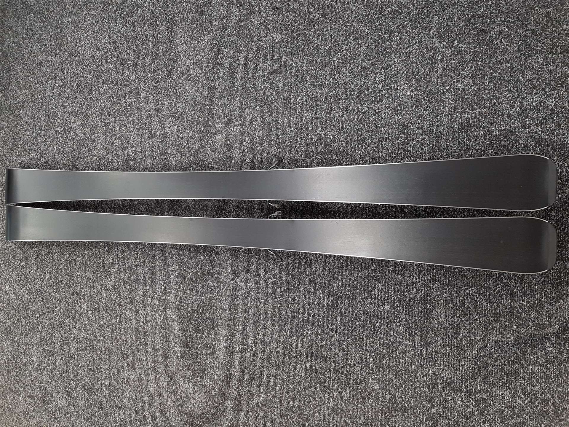 Použité lyže ROSSIGNOL REACT 2 Carbon