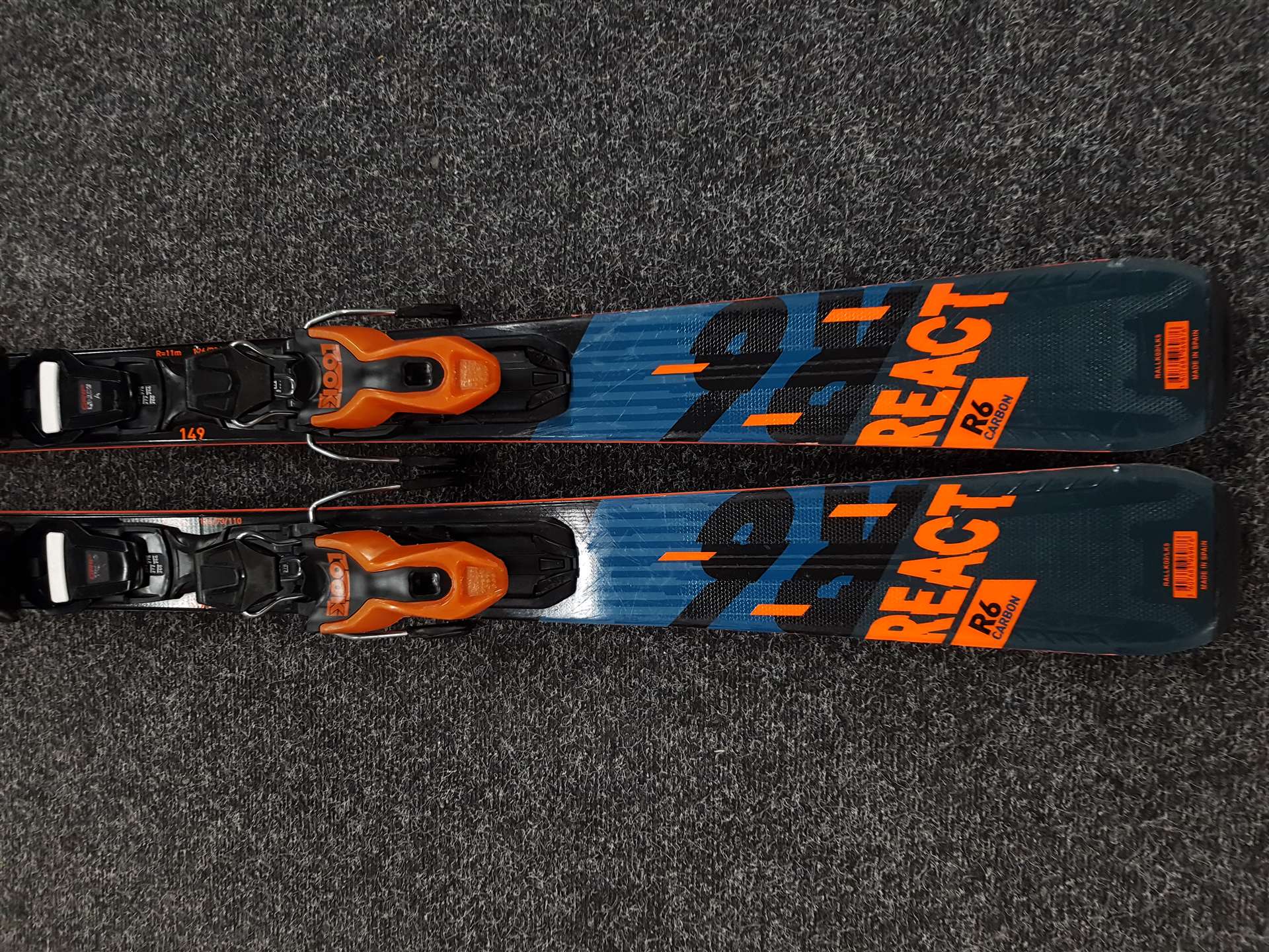 Použité lyže ROSSIGNOL REACT R6 Carbon