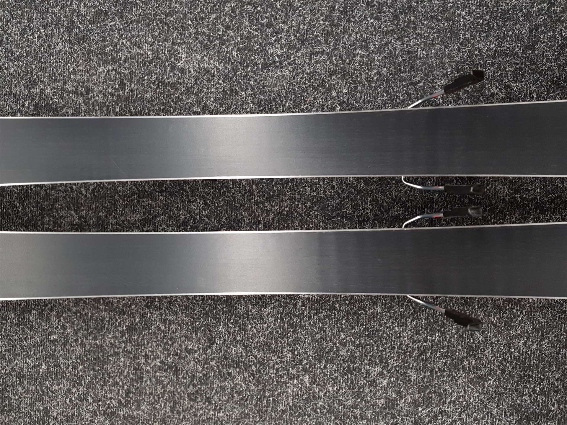 Použité lyže ROSSIGNOL REACT R6 Carbon