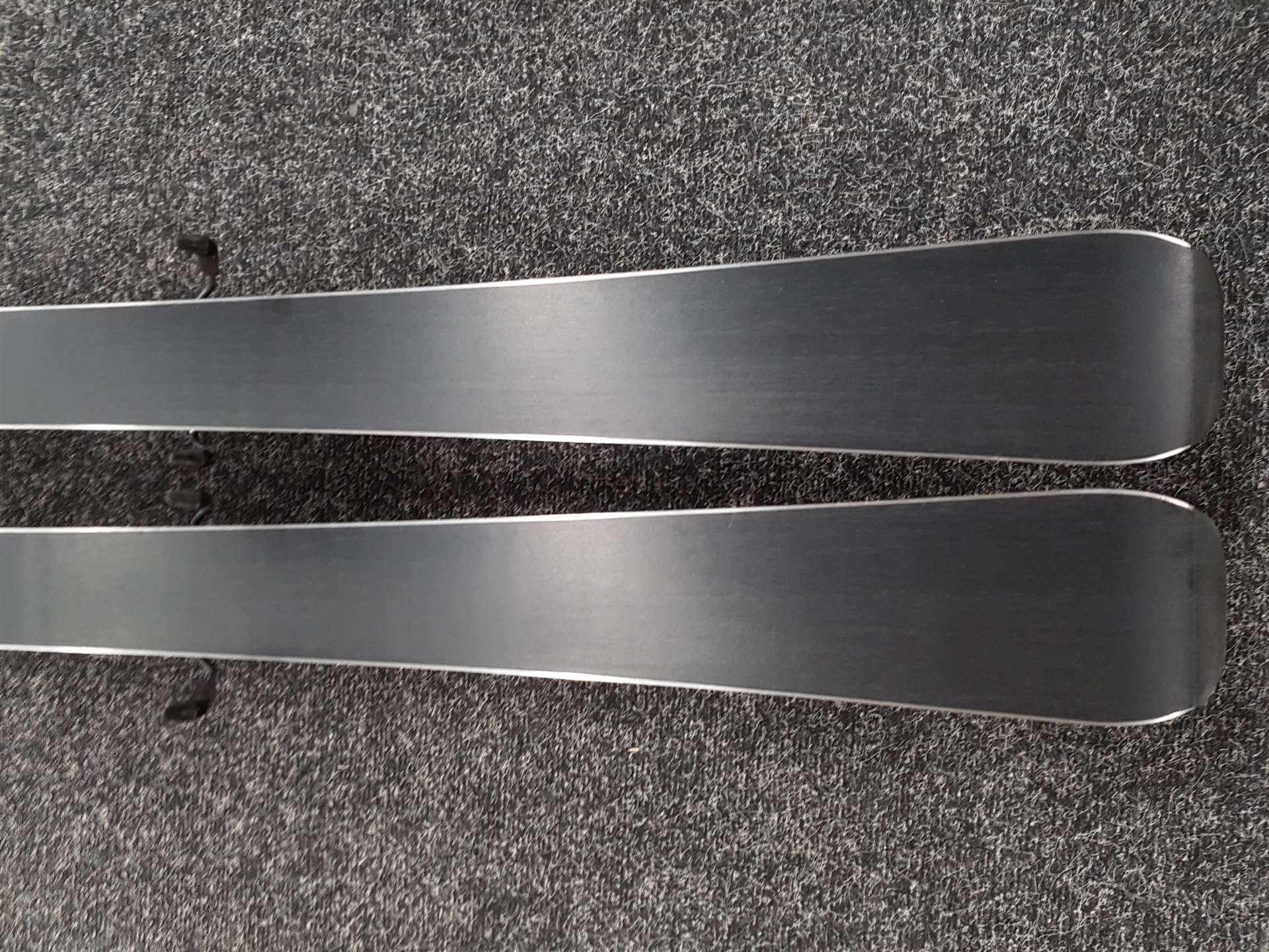 Použité lyže ROSSIGNOL REACT R6 Carbon