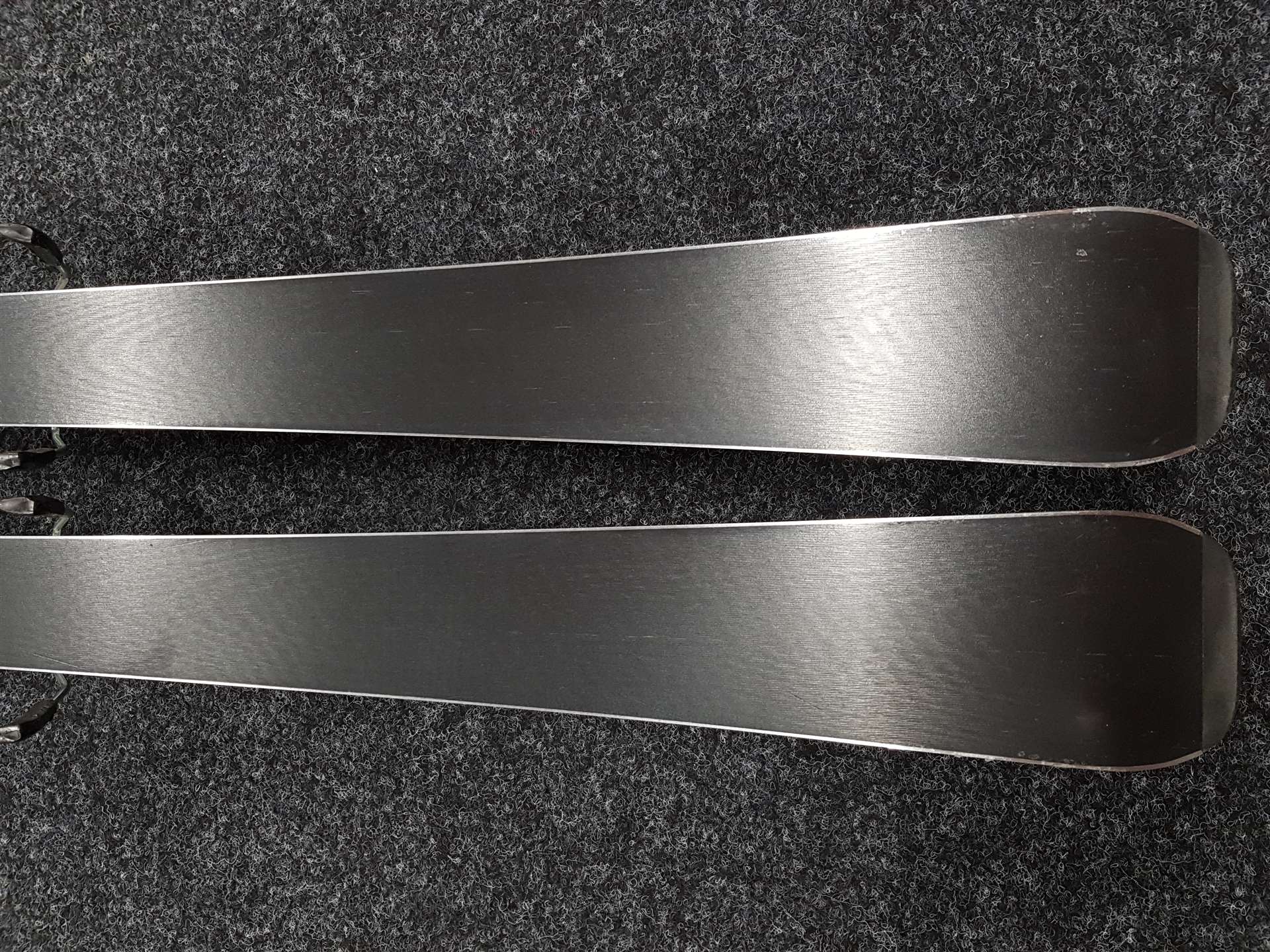 Použité lyže ROSSIGNOL Nova 8 Ca + viazanie Look Xpress 11.0