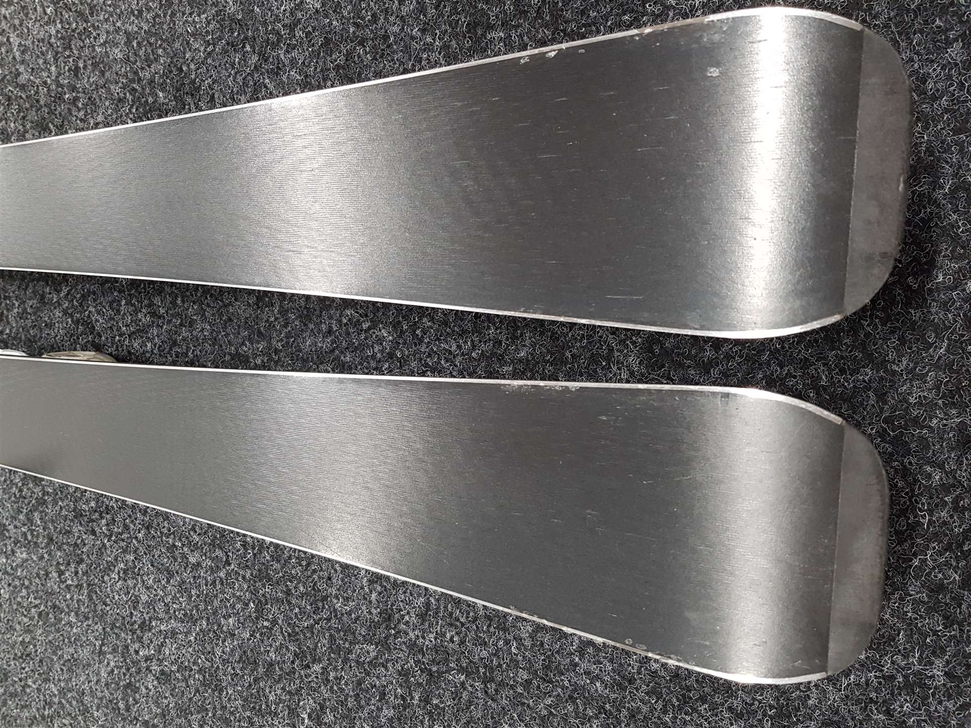 Použité lyže ROSSIGNOL Nova 8 Ca + viazanie Look Xpress 11.0