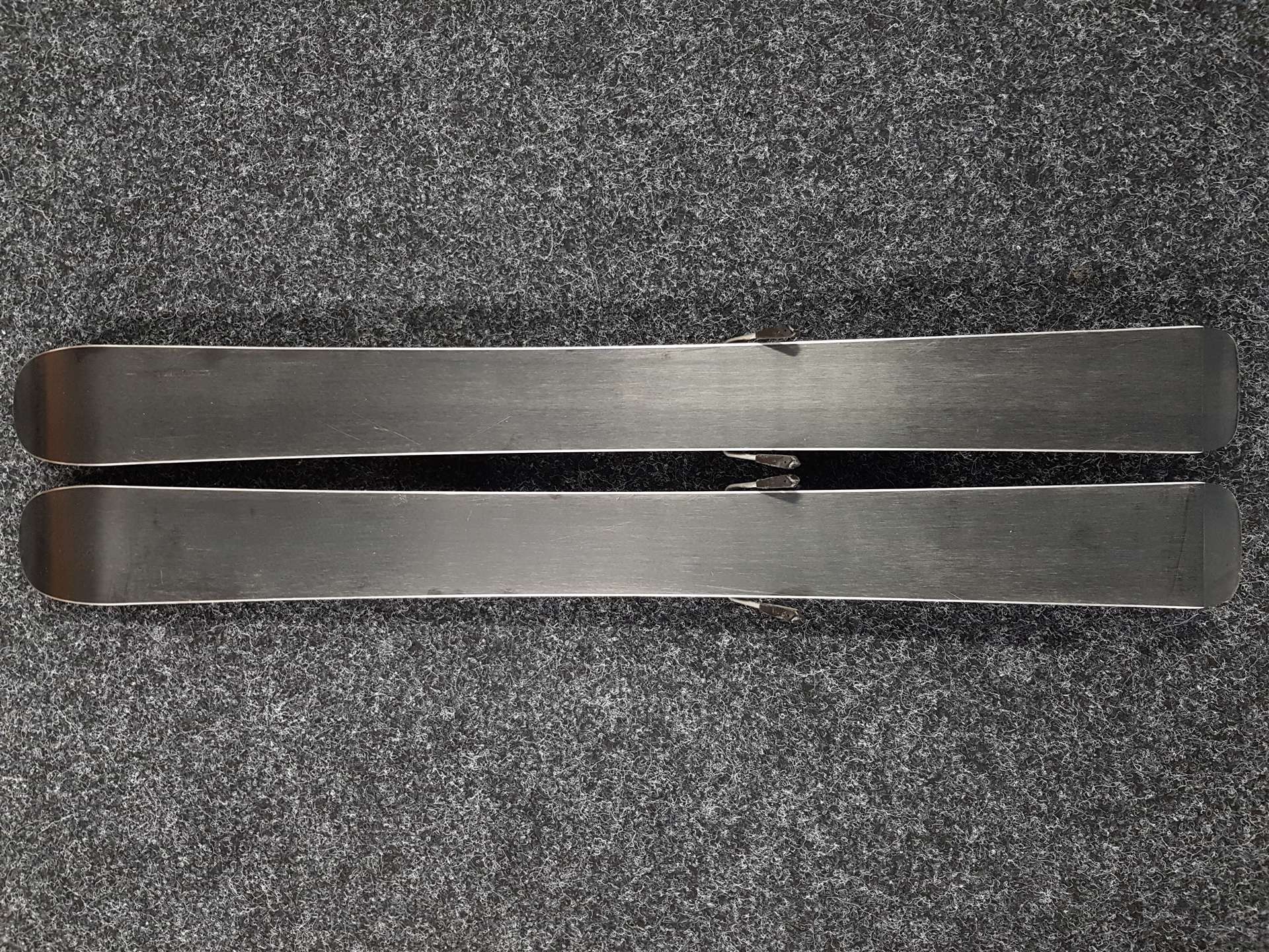 Použité detské lyže ROSSIGNOL FC Bayern München + viazanie Rossignol Comp kid 2,