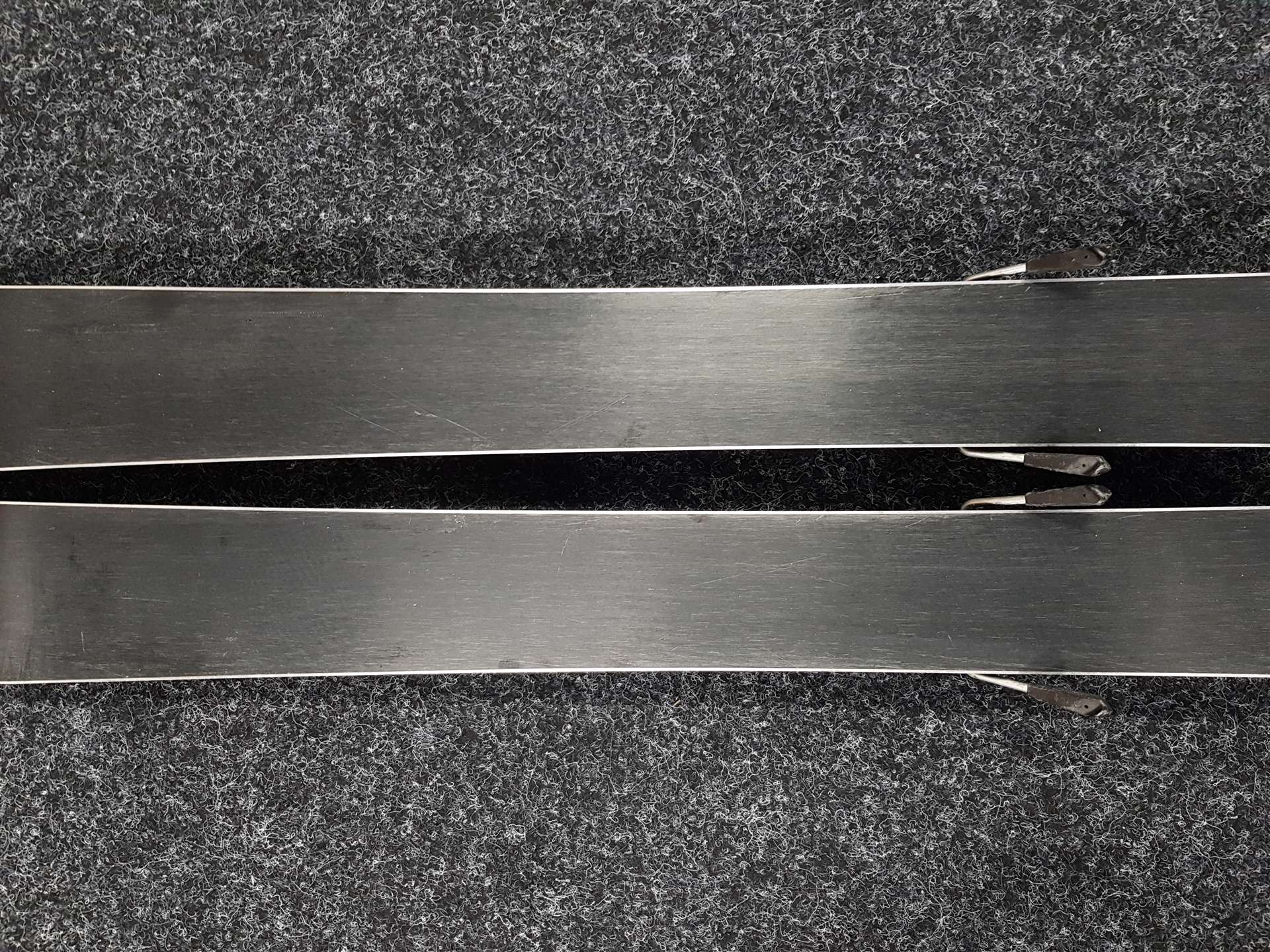 Použité detské lyže ROSSIGNOL FC Bayern München + viazanie Rossignol Comp kid 2,