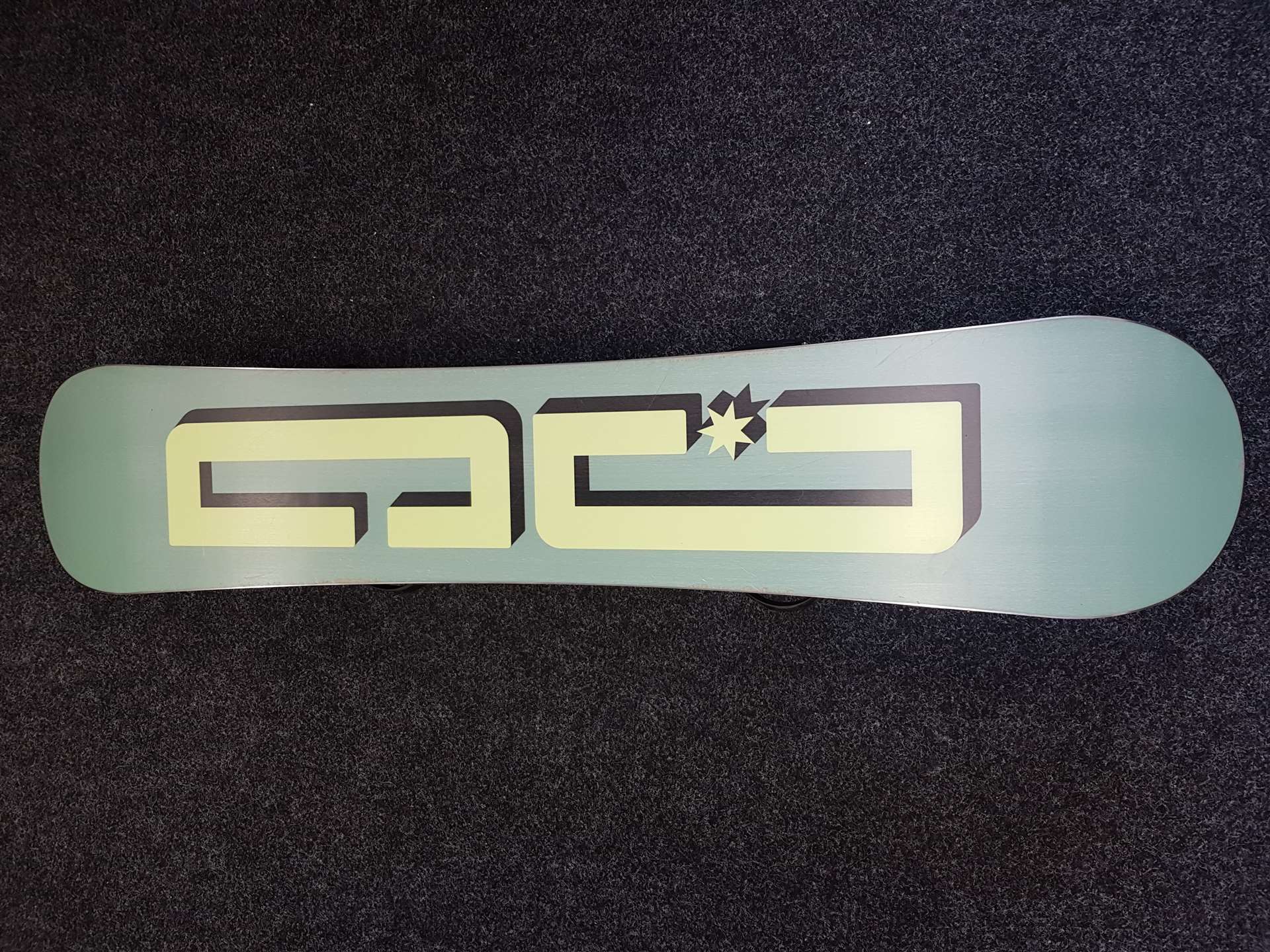 Gebrauchtes DC PBJ Snowboard + Speedfit Bindungen Größe S/M