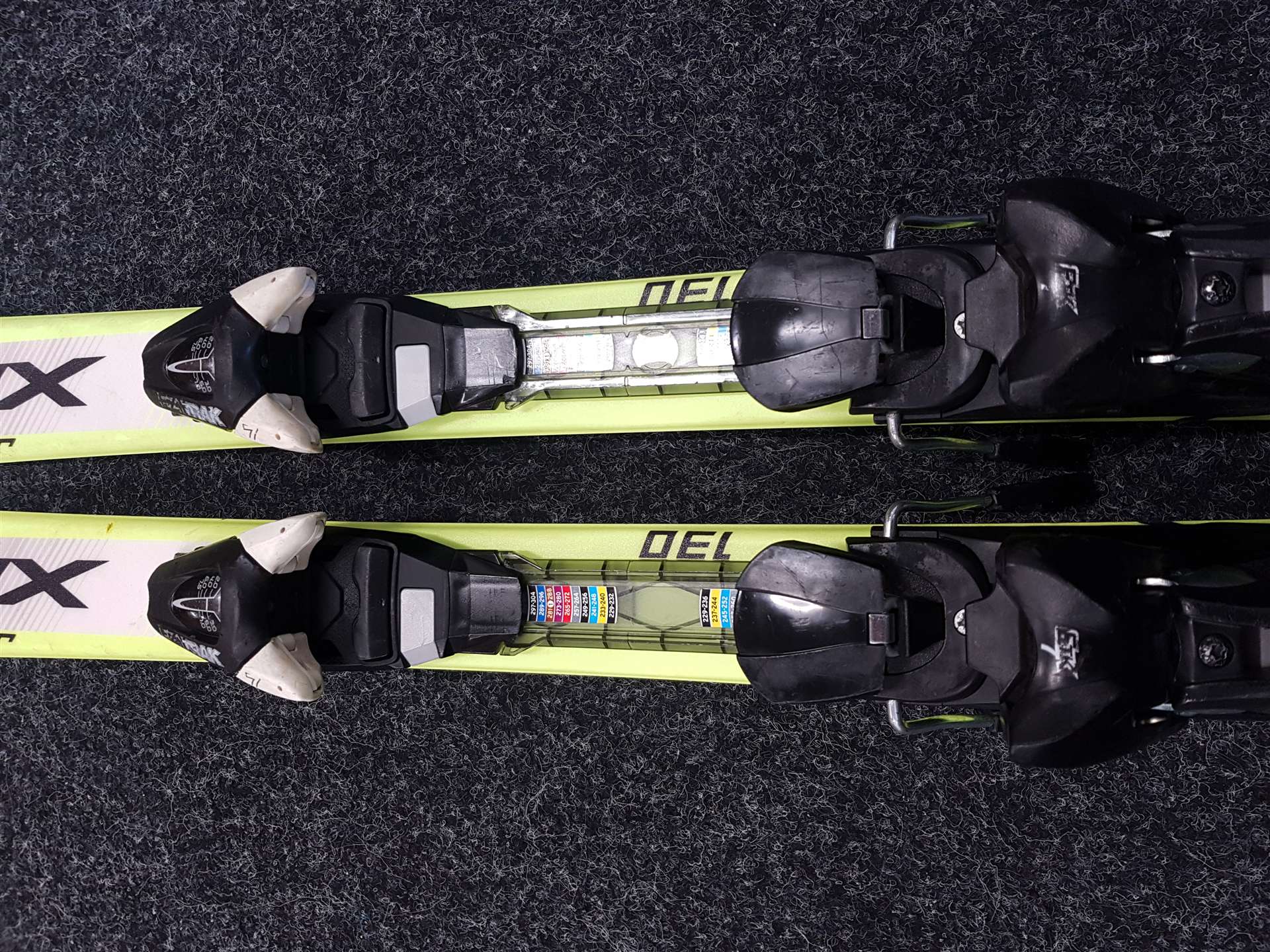 Použité detské lyže SALOMON XMAX JR + viazanie  Ezytrak 7.5