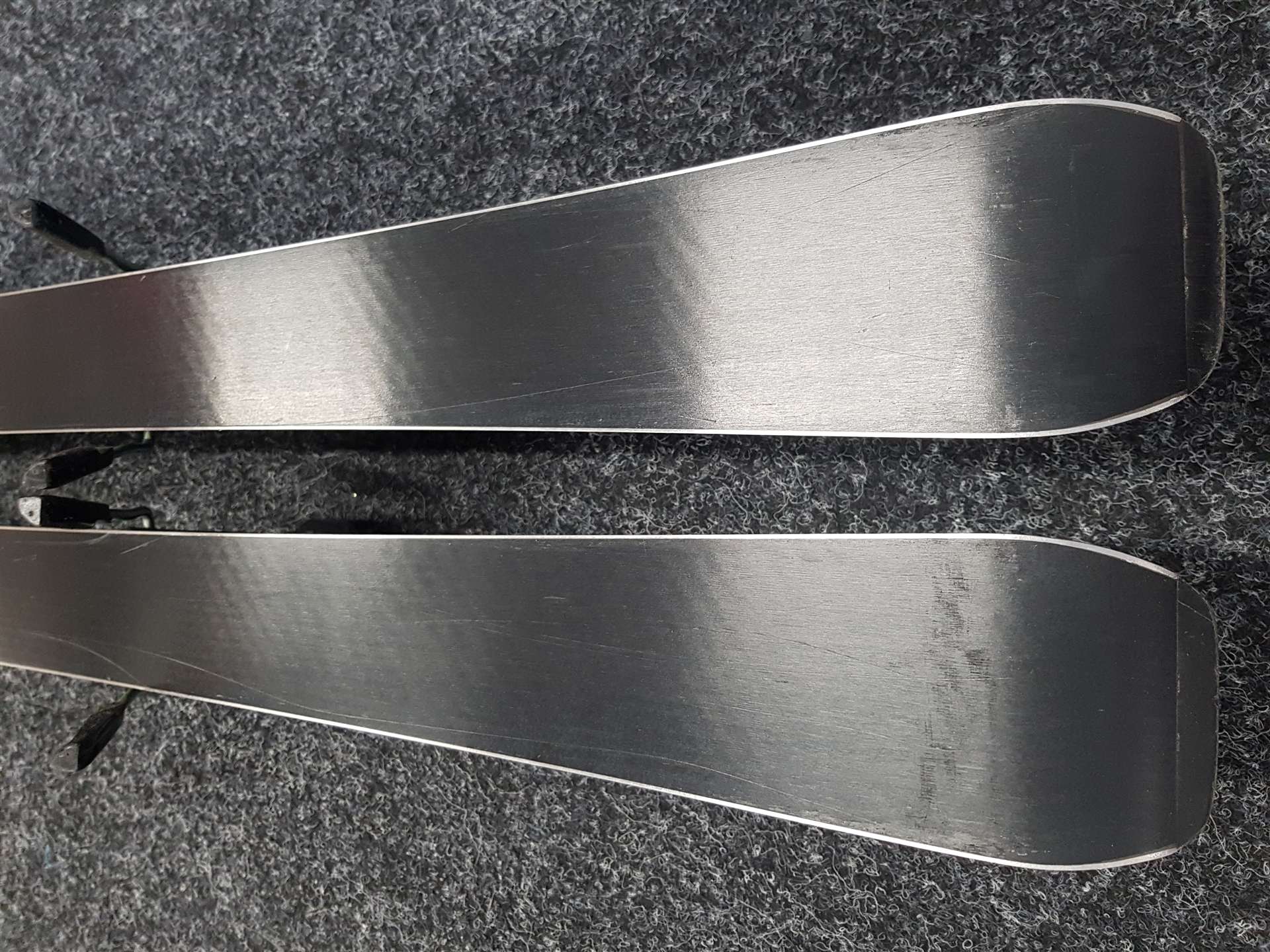 Použité detské lyže SALOMON XMAX JR + viazanie  Ezytrak 7.5