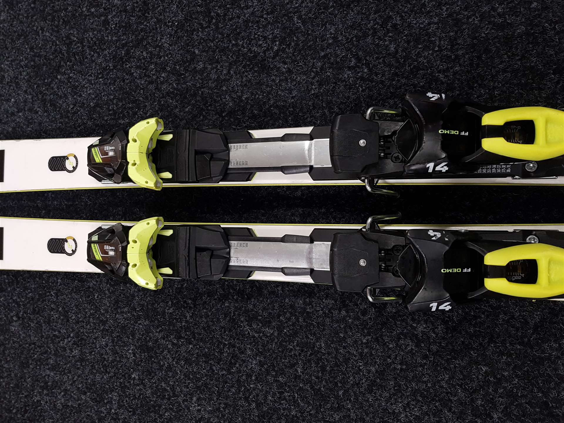 Použité lyže HEAD e-SPEED + viazanie Head Freeflex 14