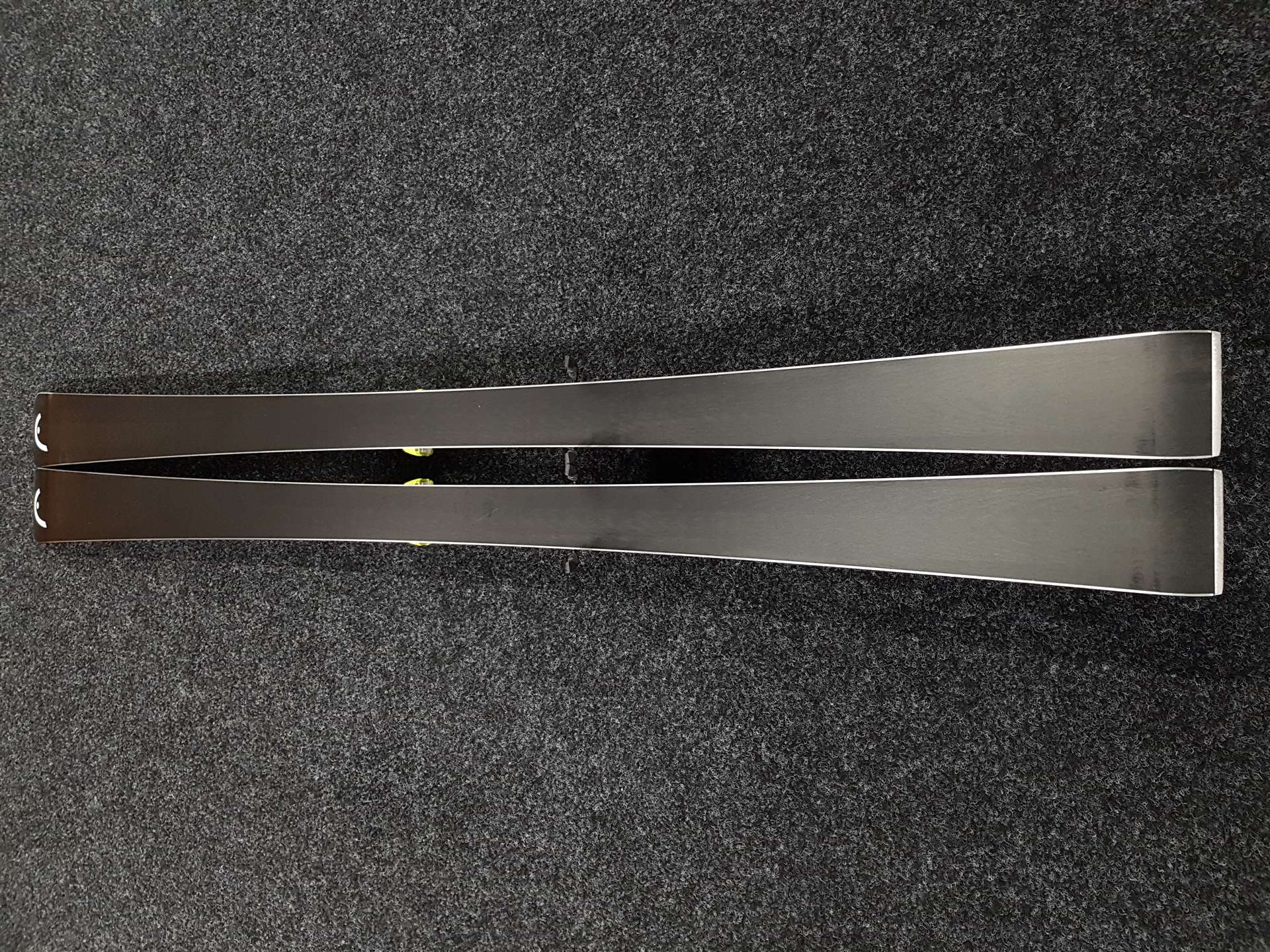 Použité lyže HEAD e-SPEED + viazanie Head Freeflex 14