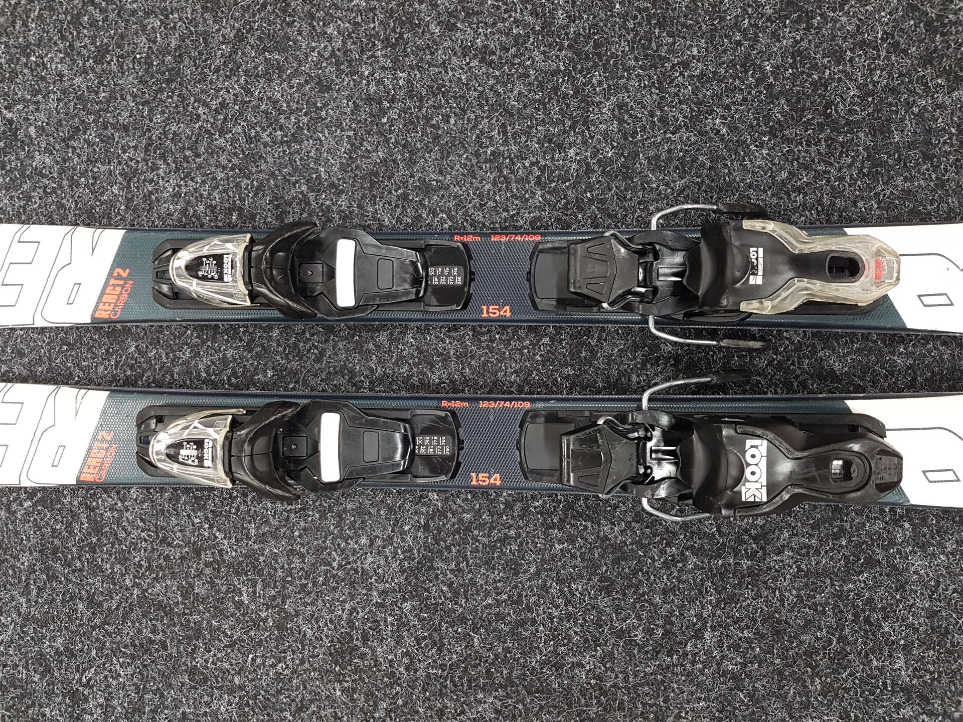 Použité lyže ROSSIGNOL React 2 Carbon + viazanie Look Xpress 10