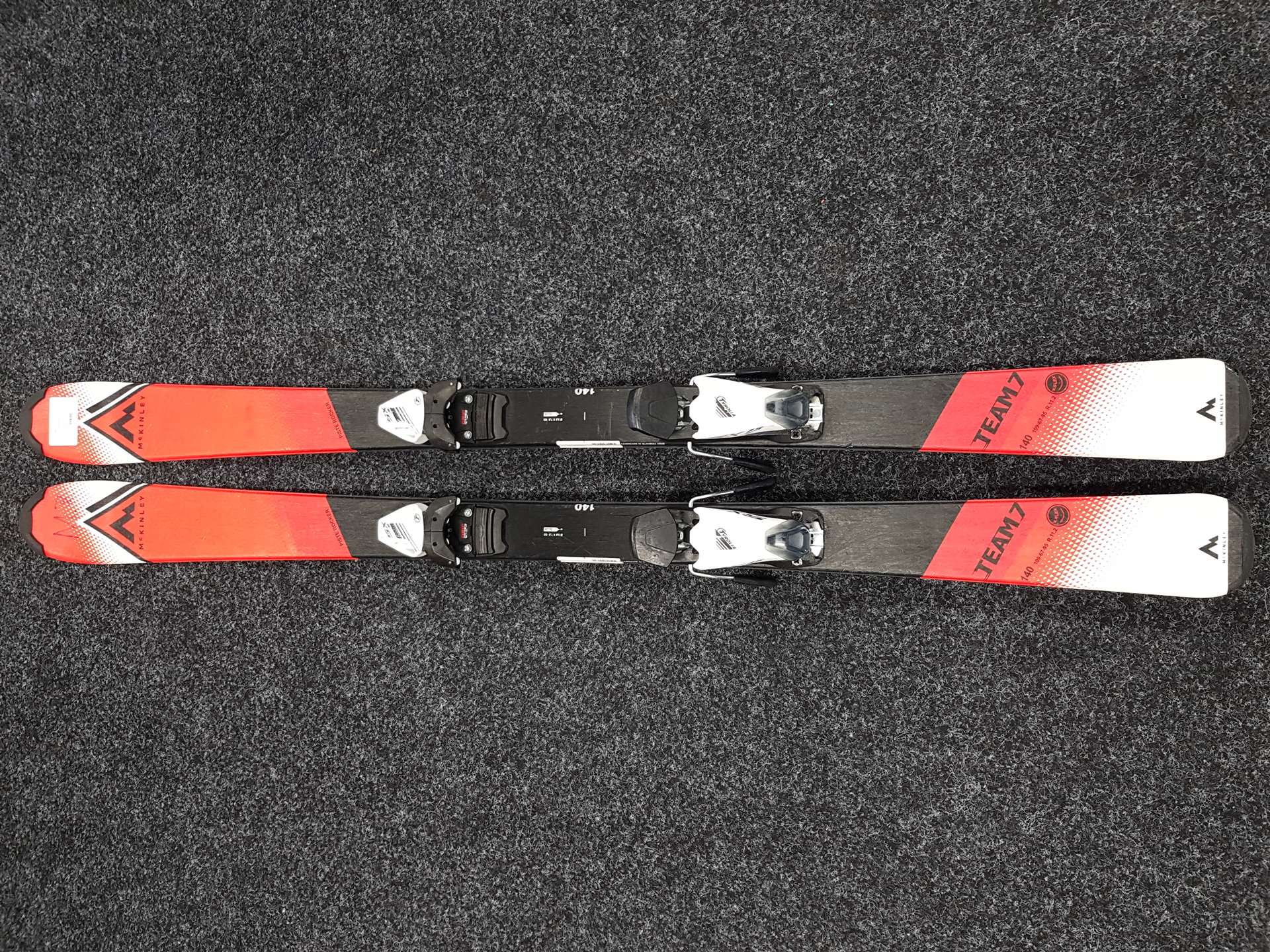 Použité lyže McKINLEY Team 7 + viazanie Tyrolia SX 7.5 AC