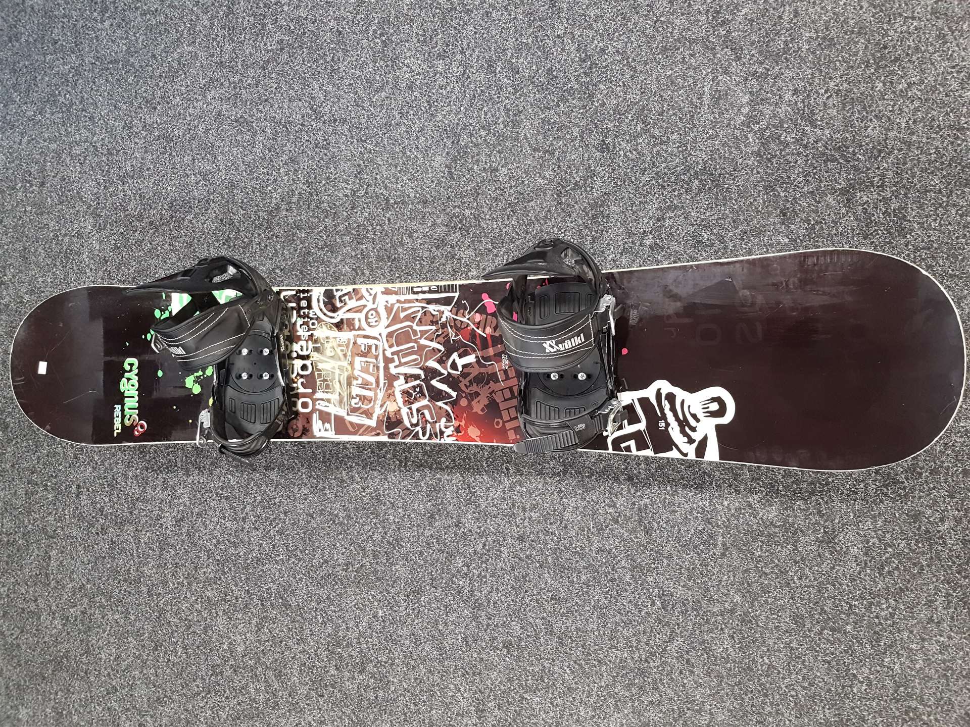 Použitý snowboard Cygnus Rebel + viazanie Volkl velkosť M