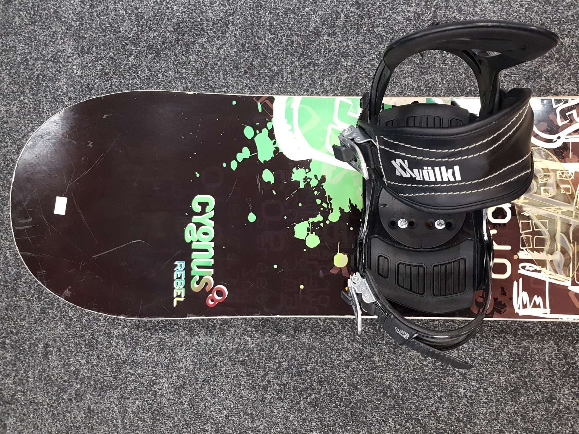 Použitý snowboard Cygnus Rebel + viazanie Volkl velkosť M