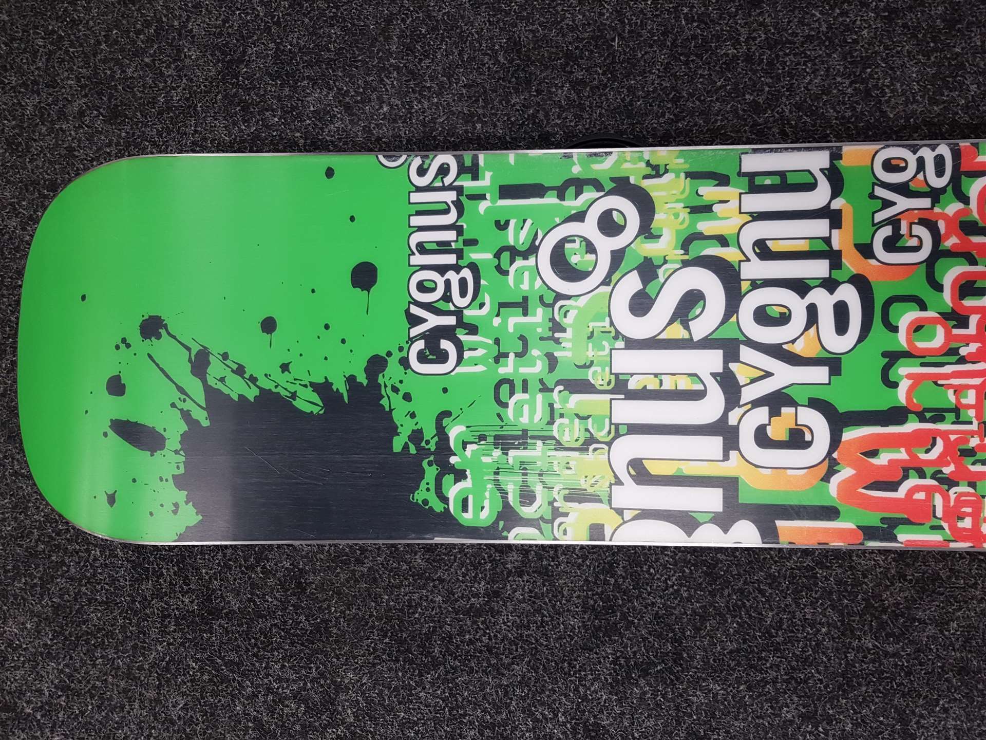 Použitý snowboard Cygnus Rebel + viazanie Volkl velkosť M